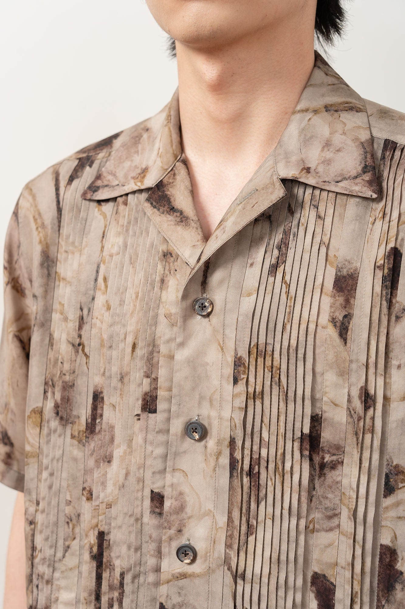 MOITIEDEPETALE Floral Accordion Pleats Cupro Blended Half Shirt