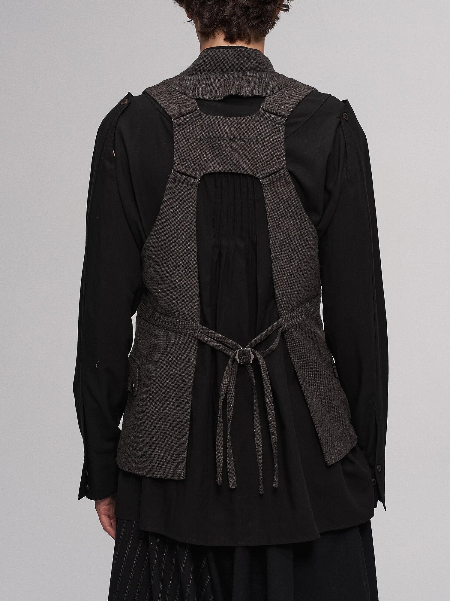 ILNya Nieternite Nifutur Retro Button Embellished Back-Harness Vest