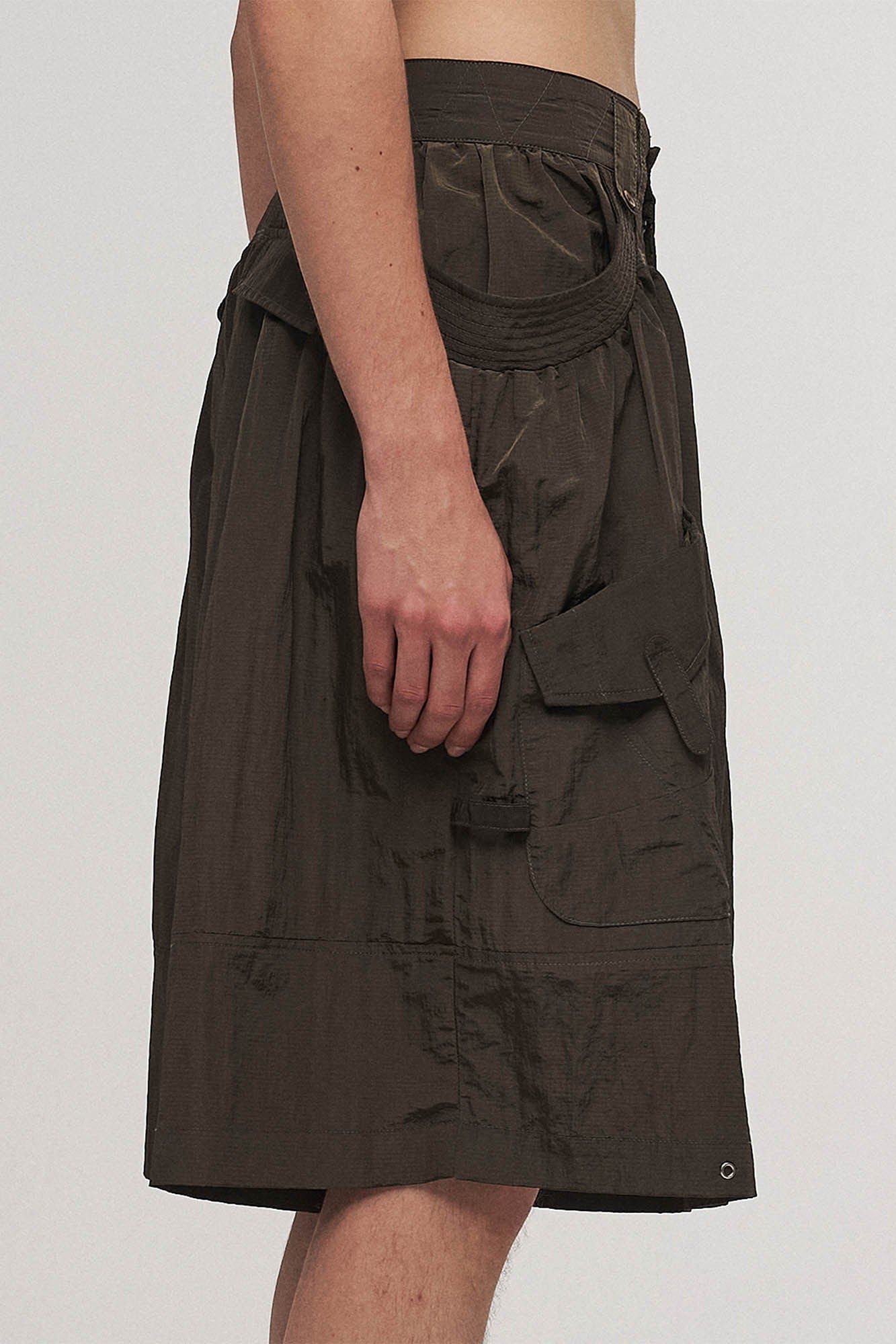 ILNya Nieternite Nifutur Multi-Pocket Crinkled Oversized Shorts