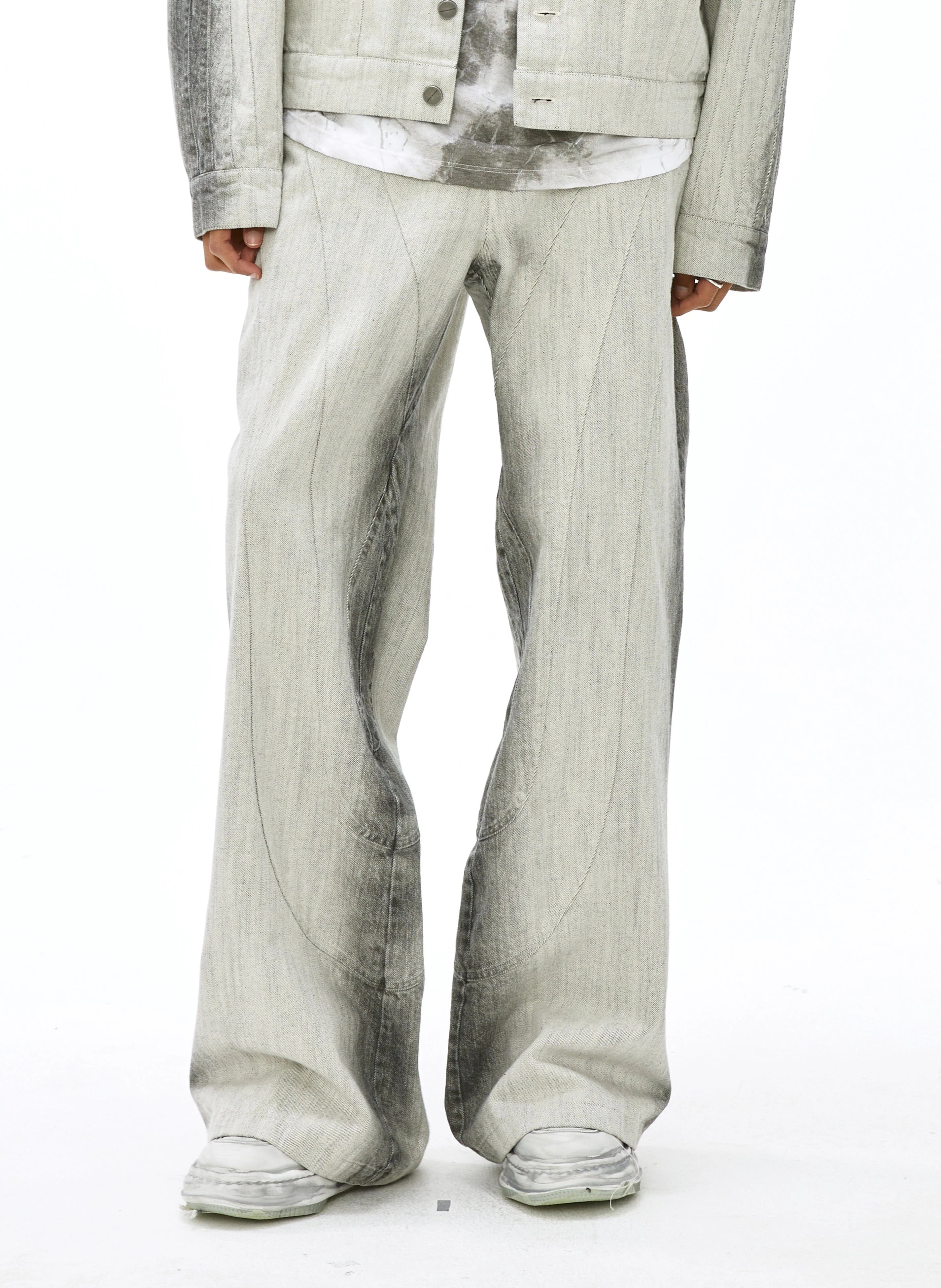 VANN VALRENCE Curved Panel Gradient Washed Flared Jeans
