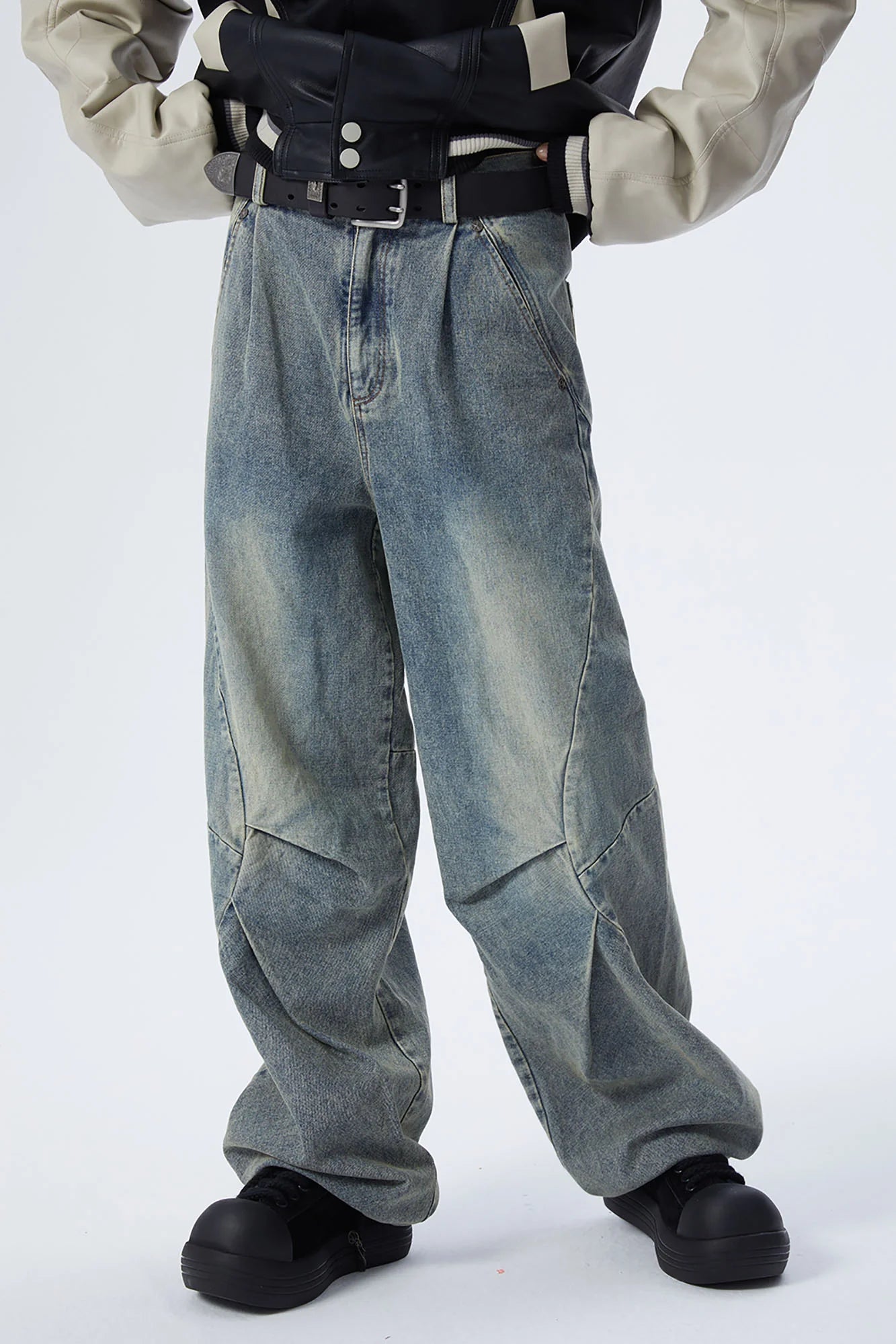 ERROR CODE ROBOT Washed Curved Pleated- Knee Jeans