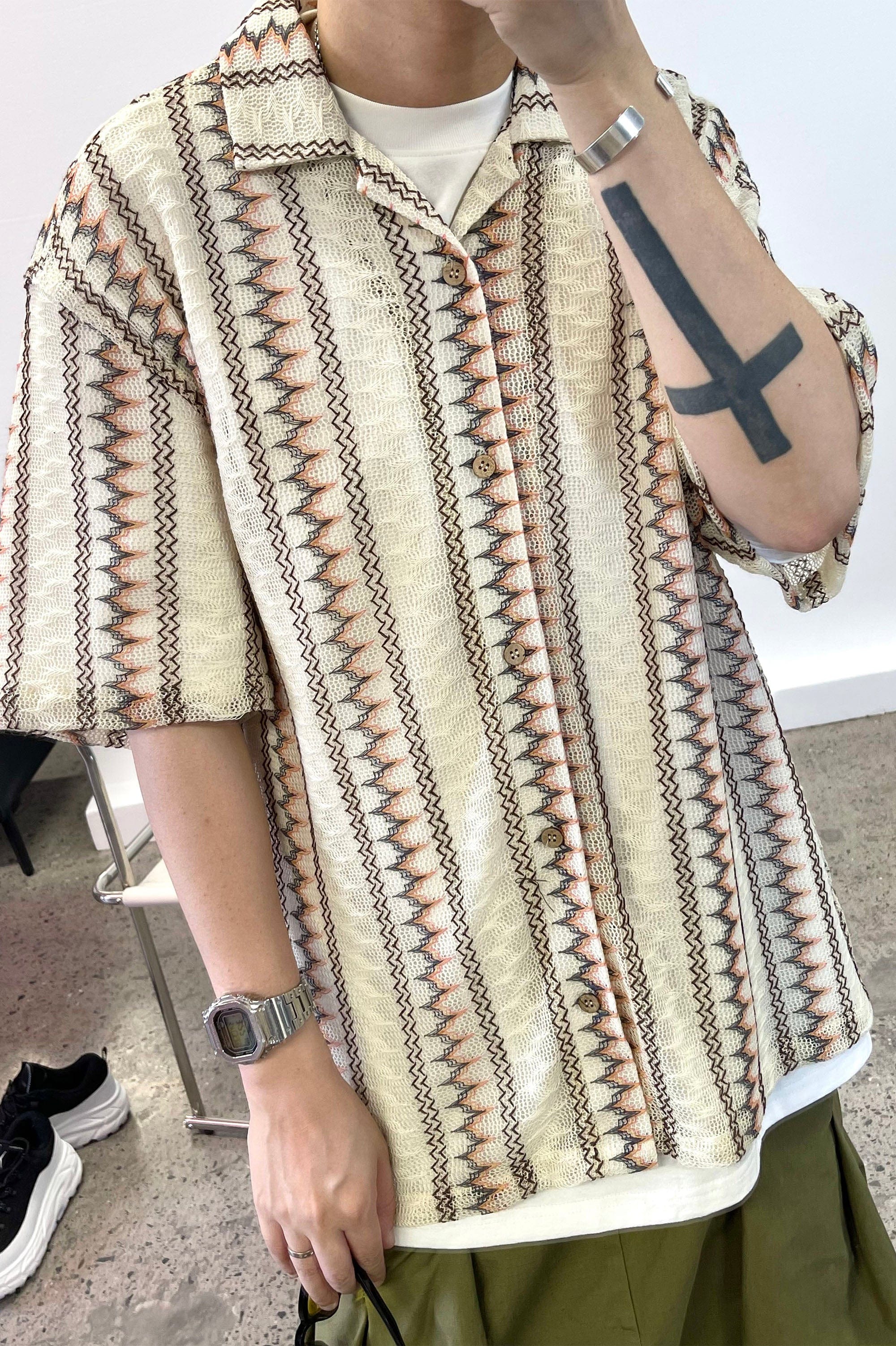 ME DA IGUAL Geometric Ripple Crochet Half Shirt