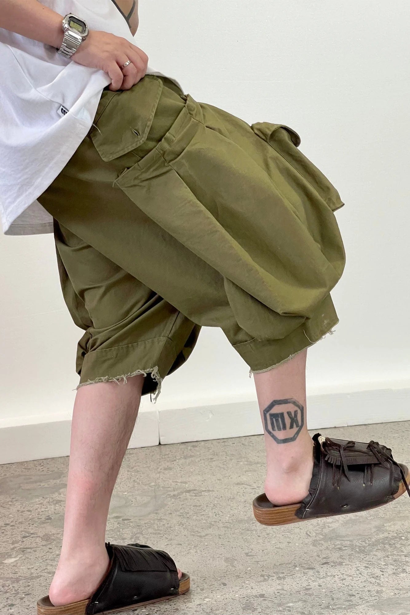 ME DA IGUAL Multi-Pocket Raw Hem Utility Balloon Shorts