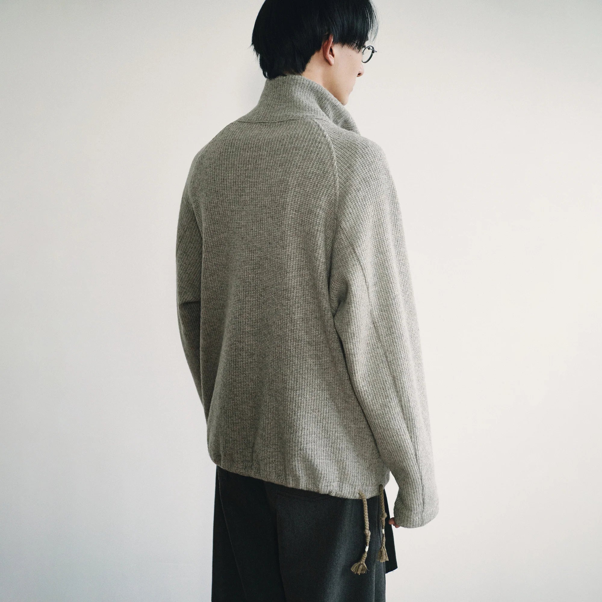 GONGHE REPUB Ribbed Half-Placket Mock-Neck Sweater