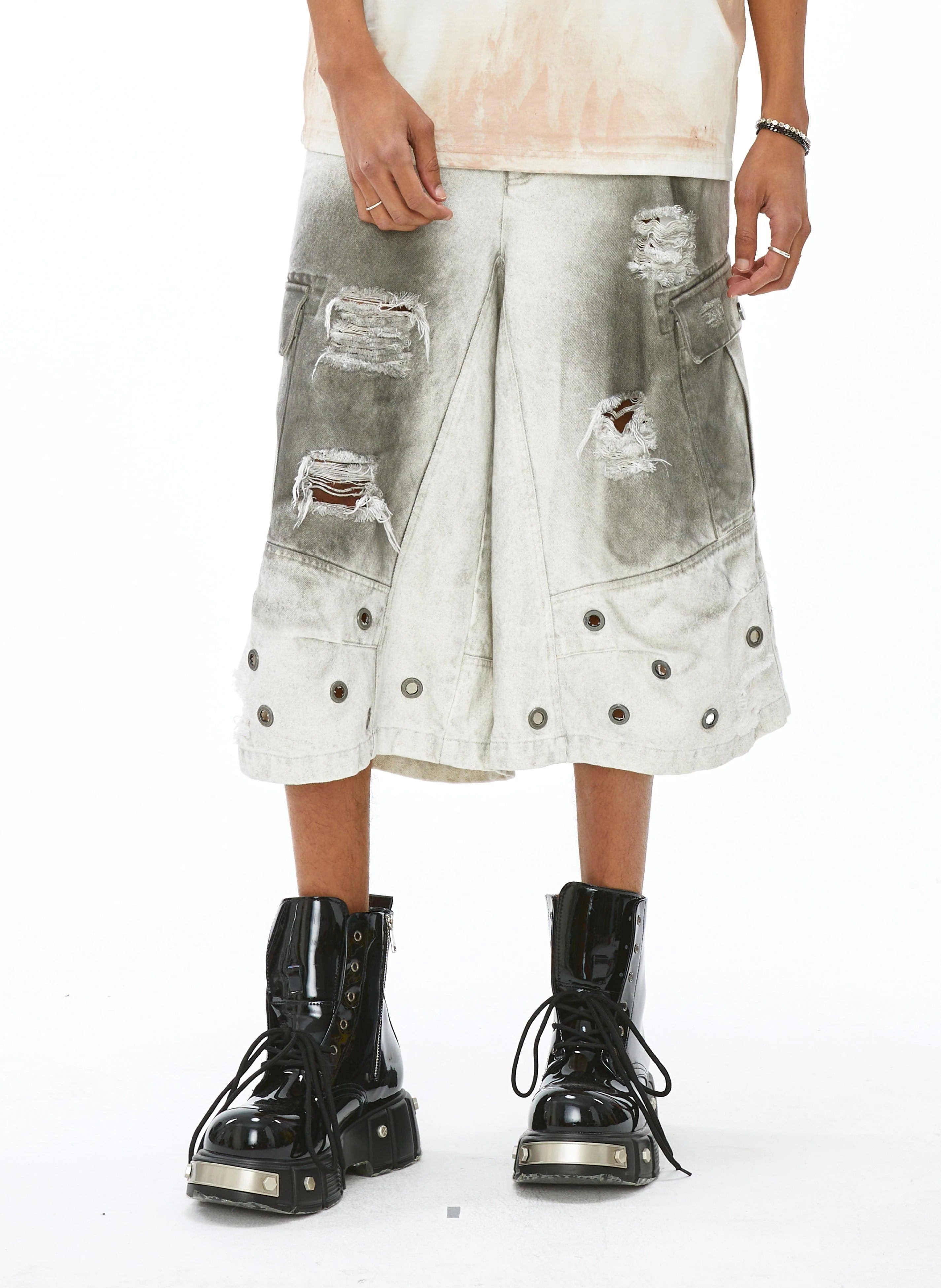 VANN VALRENCE Distressed Gradient Grommet Capris Shorts