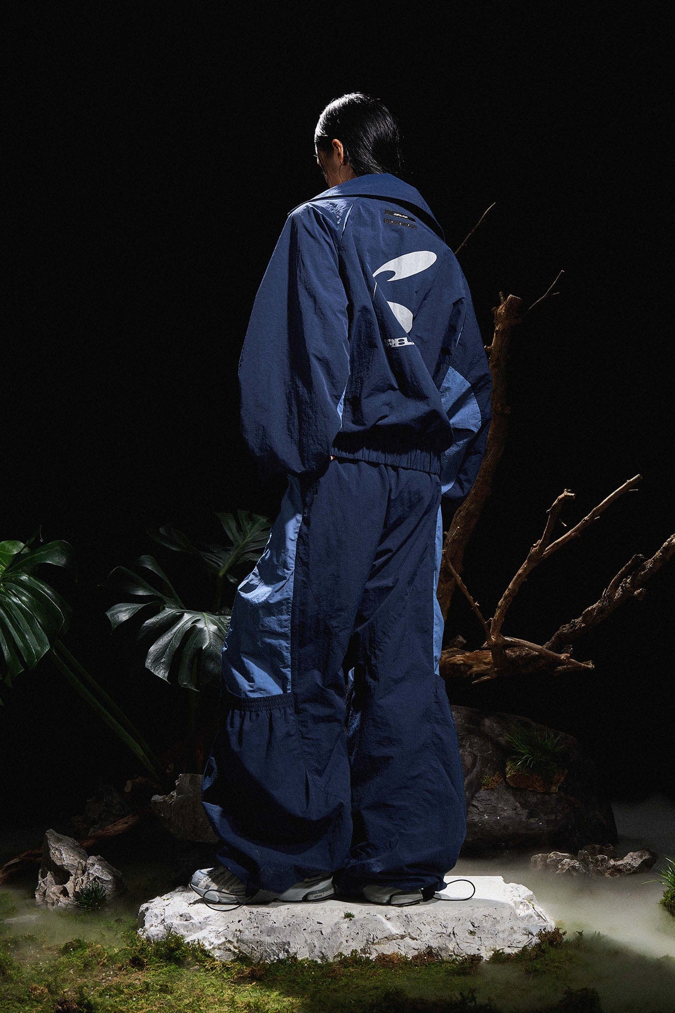 RELABEL Big-Pocket Pleated Oversized Curved Pants Blue