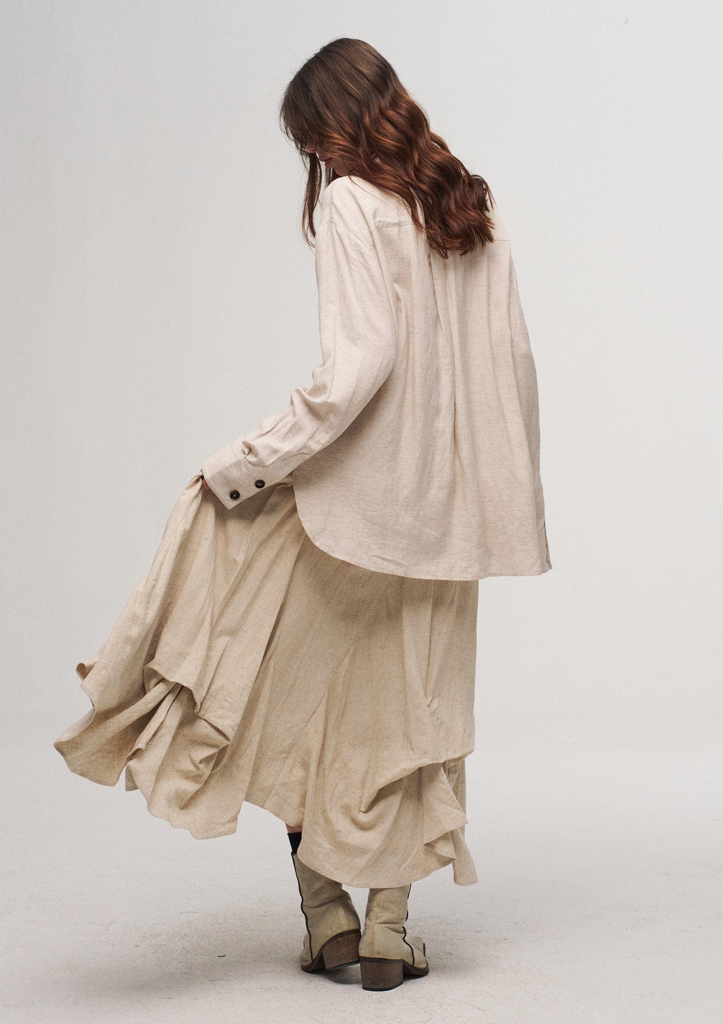 ILNya Nieternite Nifutur Shield Panel Pleated Cotton-Linen Shirt
