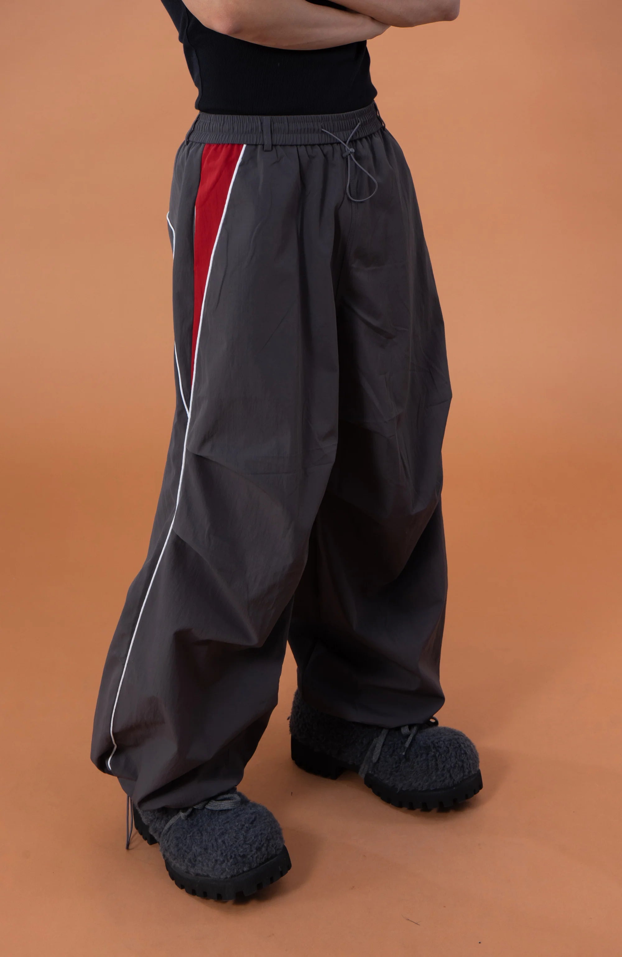 CLP Contrast Panel Pleated-Knee Drawstring-Hem Pants