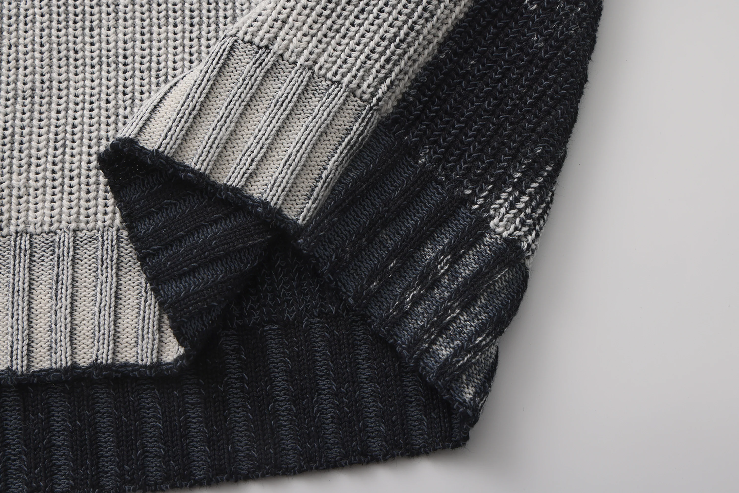 VANN VALRENCE Washed Distressed LOGO Sweater