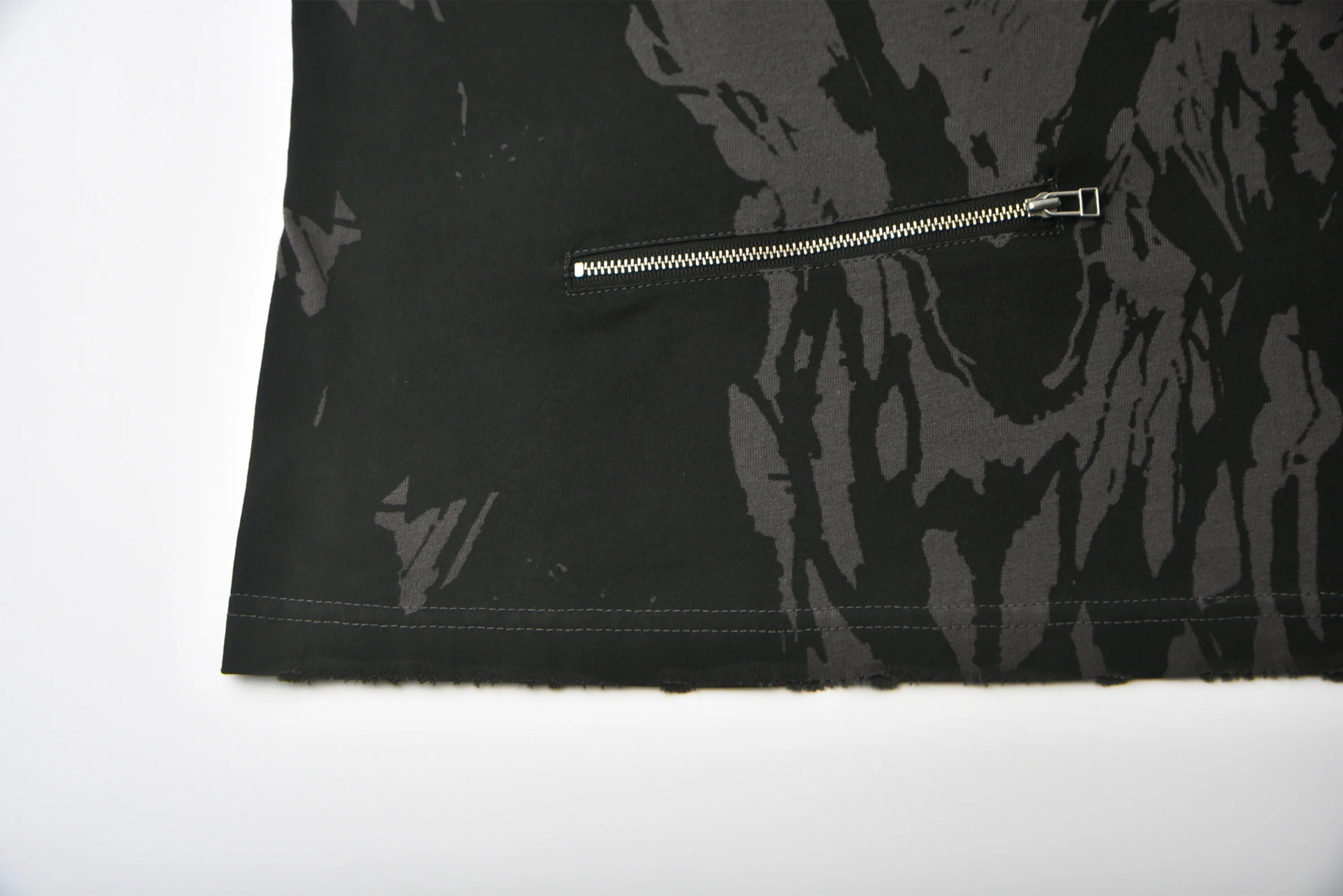 VENTUREK Washed Horror Graphic Layered Multi-Zip Tee