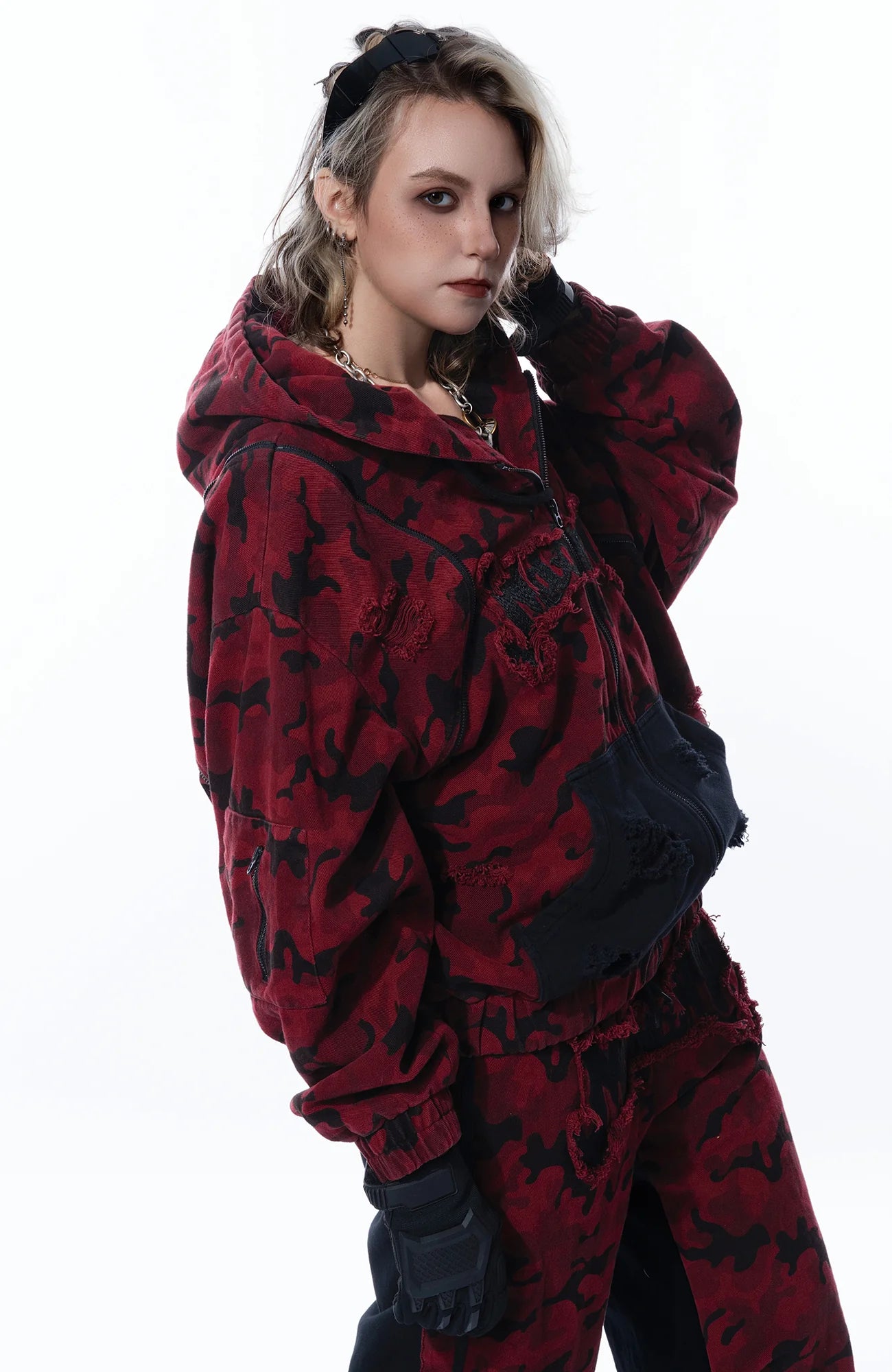 MOGONGSHE Camo Frayed LOGO Patch Hooded Jacket