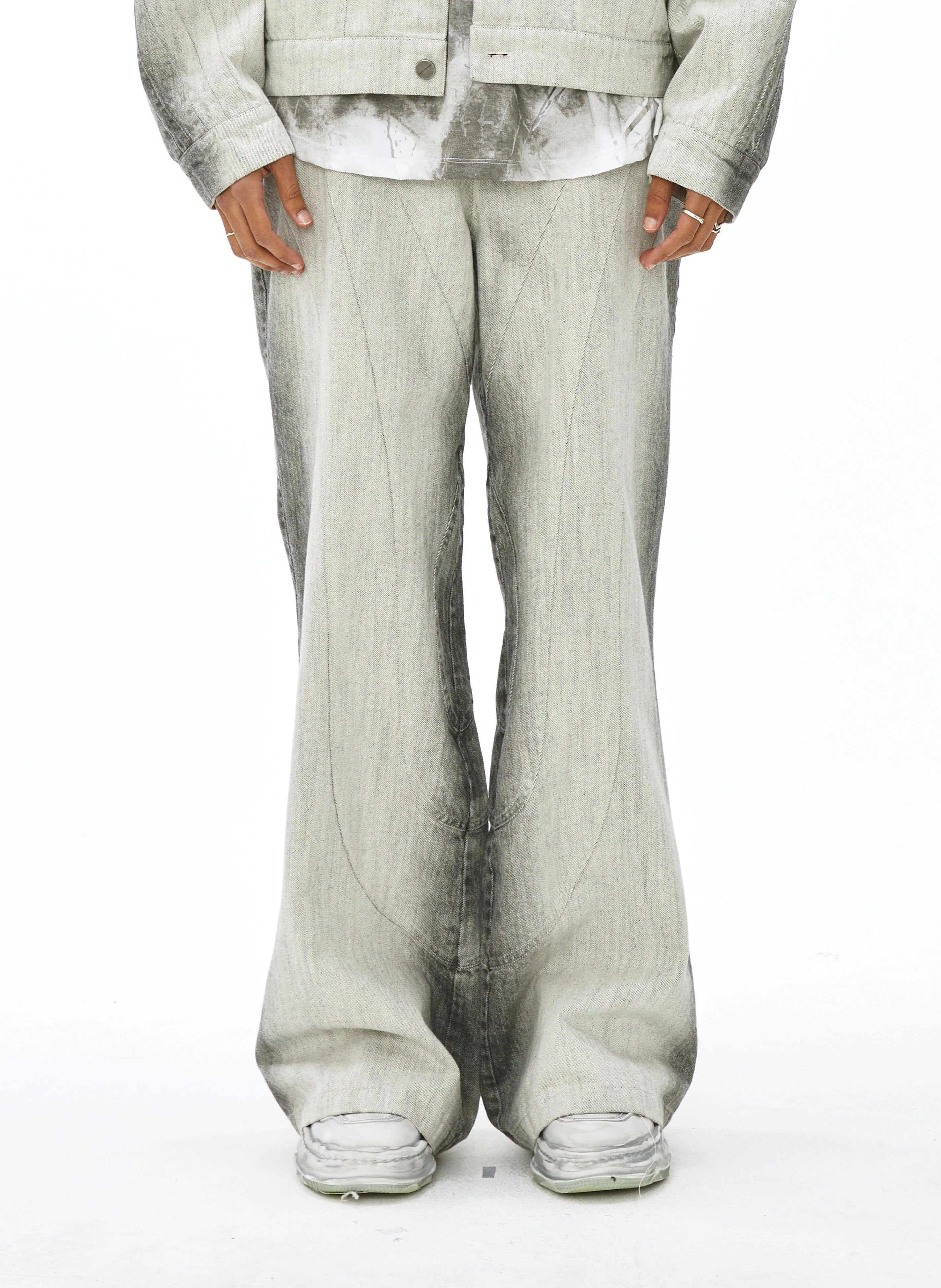 VANN VALRENCE Curved Panel Gradient Washed Flared Jeans