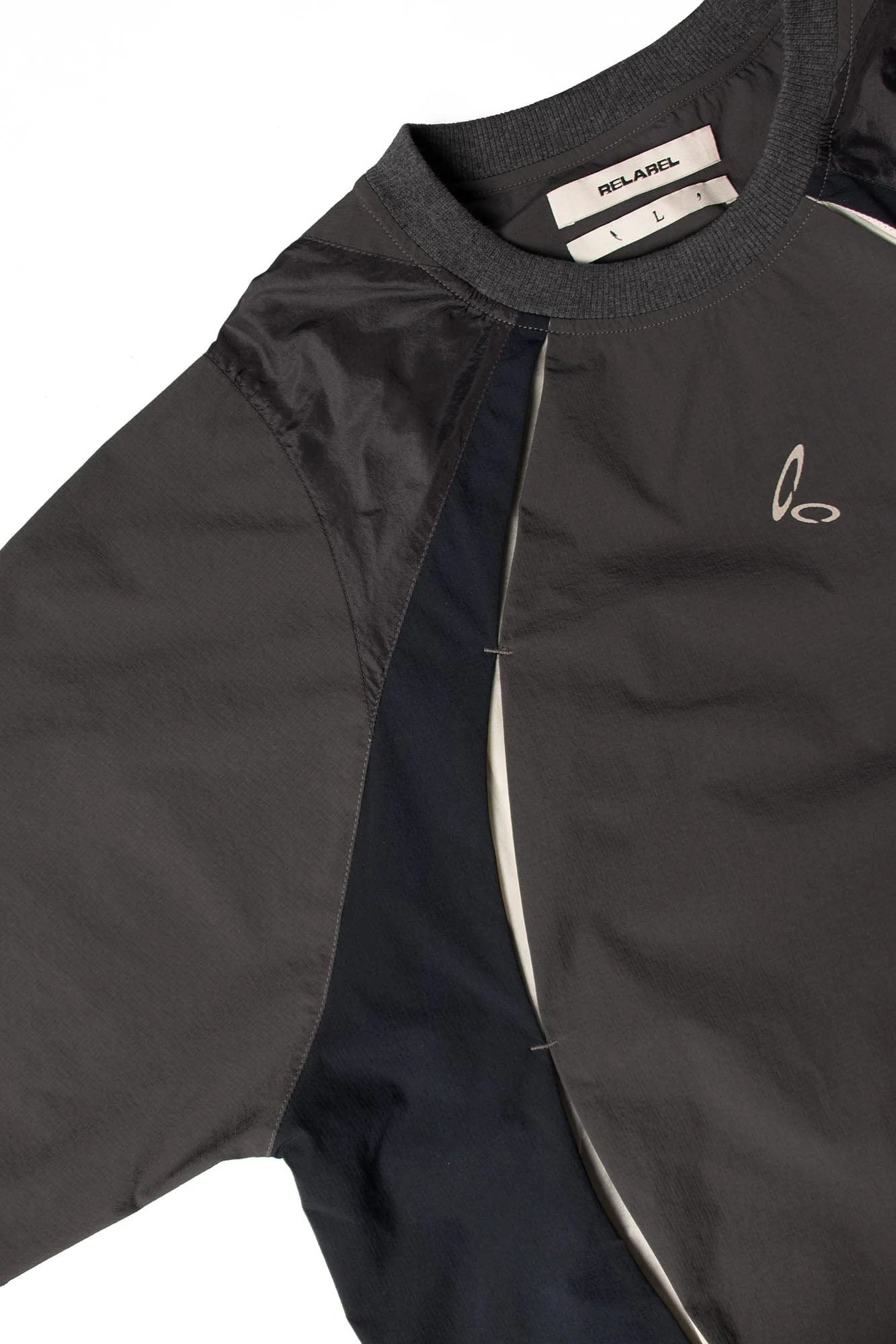 RELABEL Contrast Paneled Quick-Dry Long-Sleeve Tee