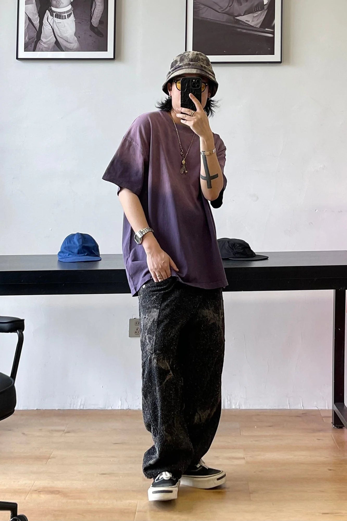 ME DA IGUAL Spliced Splatter Tie-Dye Curved Jeans