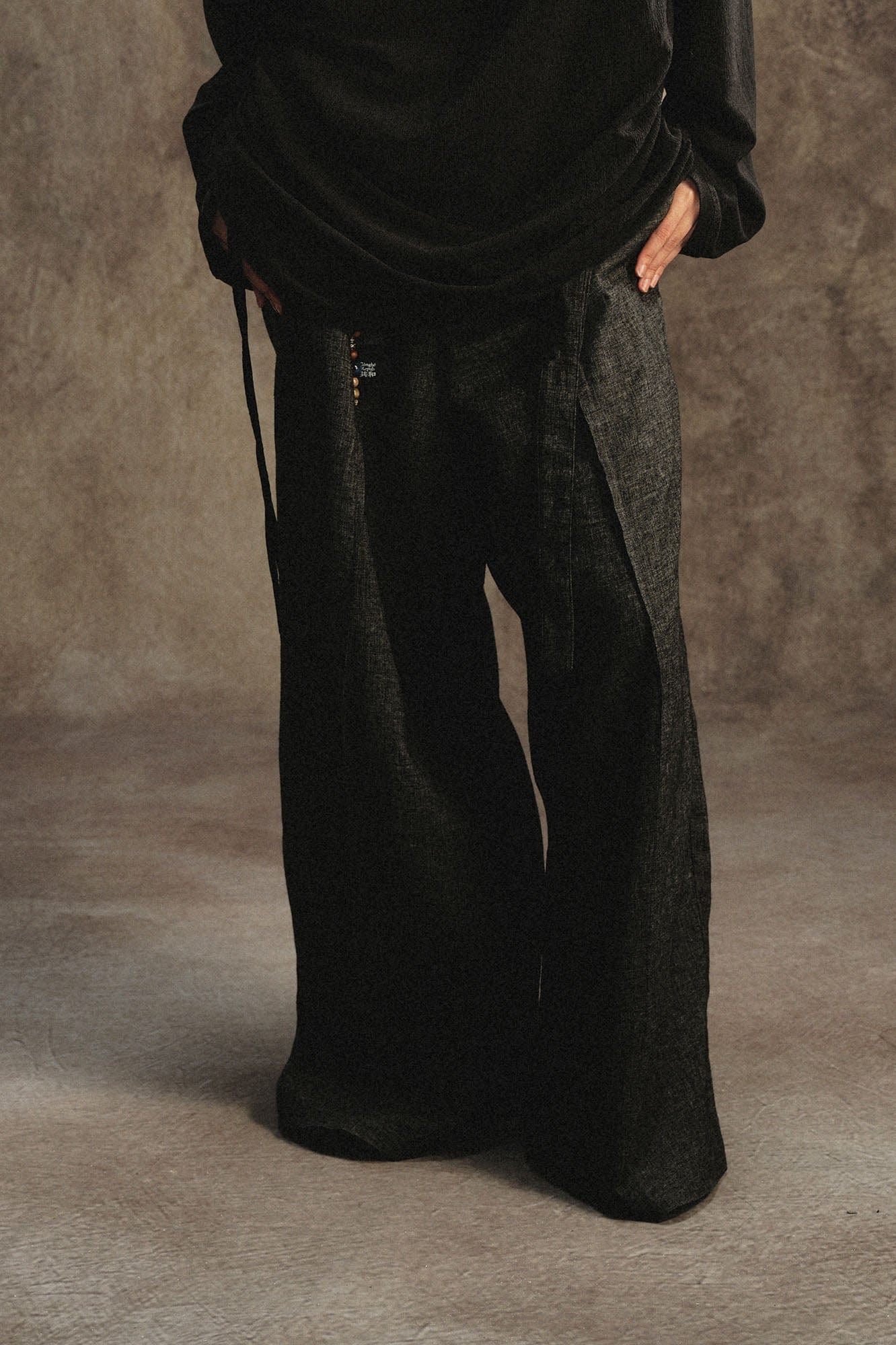 GONGHE REPUB Linen-Blend Pleated Belt Wide-Leg Trousers