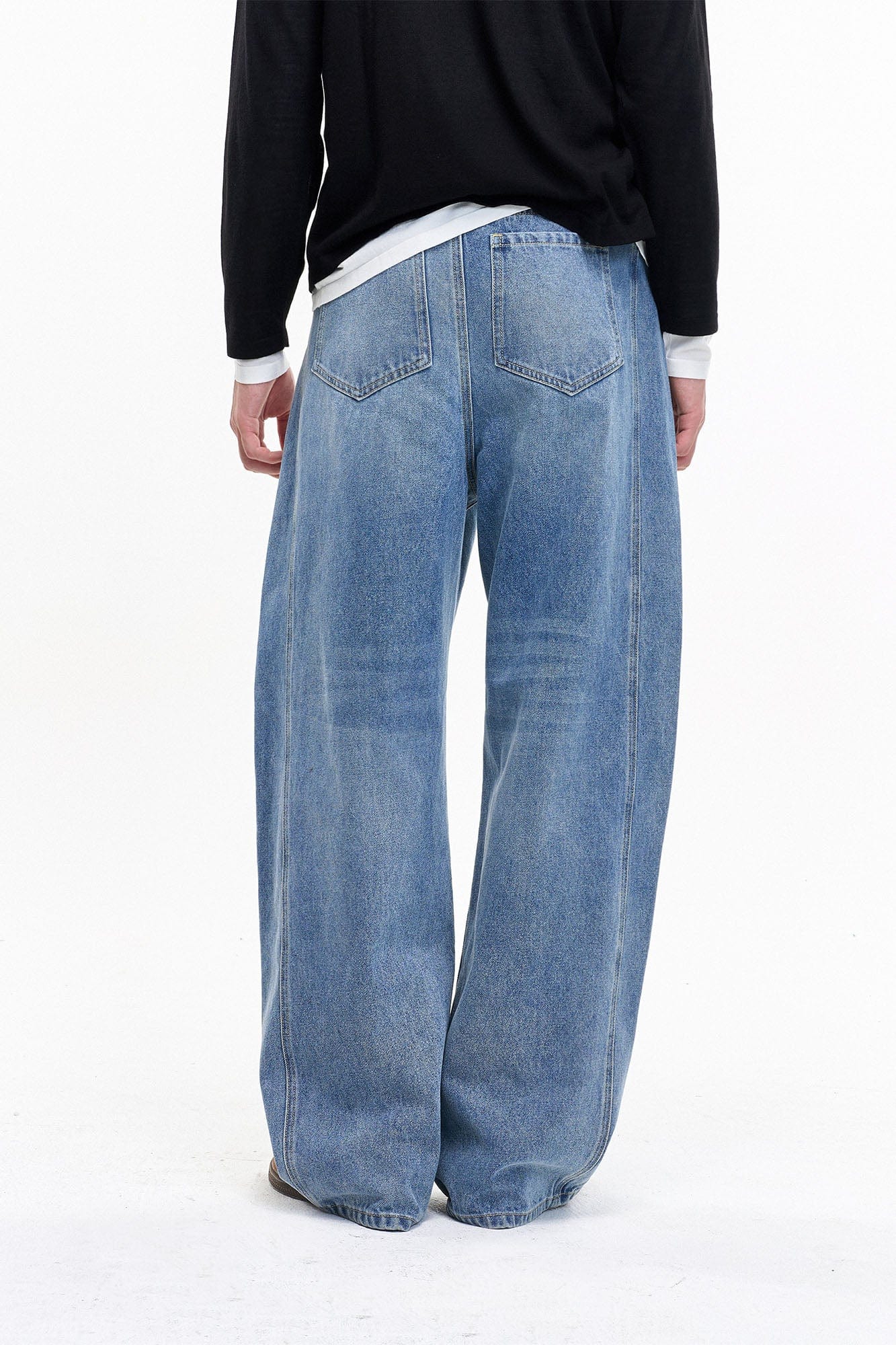 LEONSENSE Essential Oversized Curved Jeans