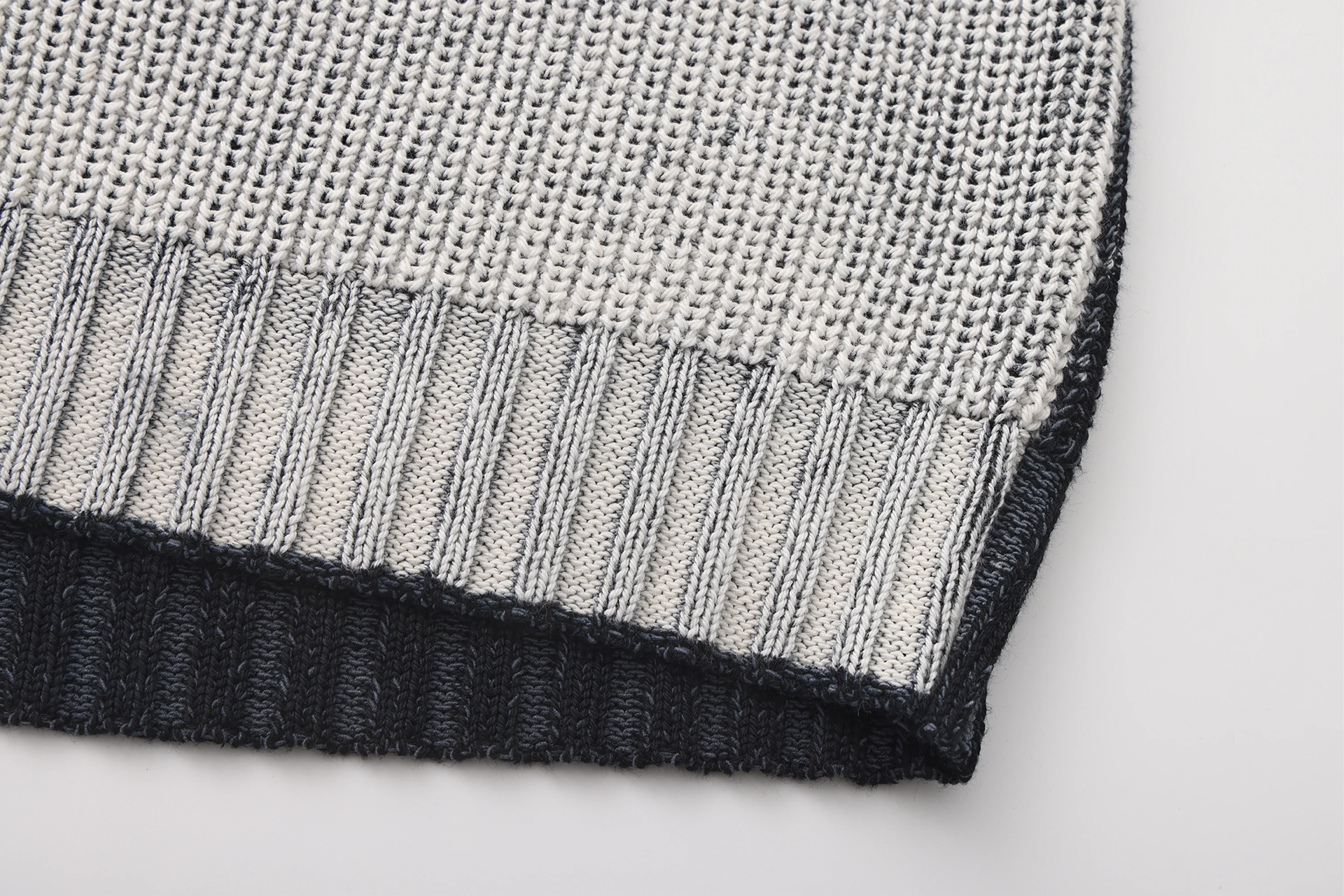 VANN VALRENCE Washed Distressed LOGO Sweater