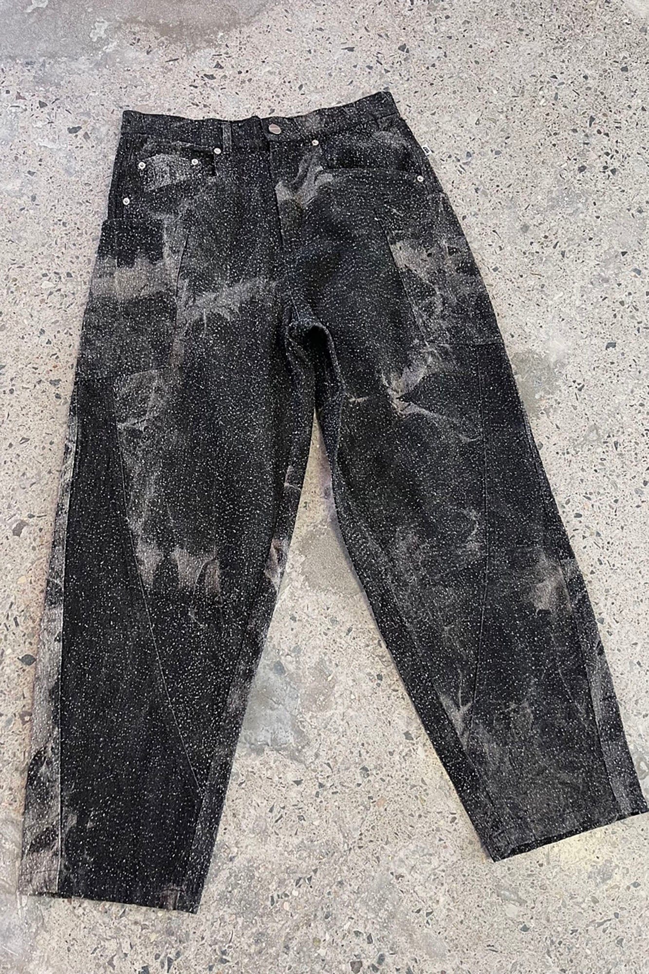 ME DA IGUAL Spliced Splatter Tie-Dye Curved Jeans