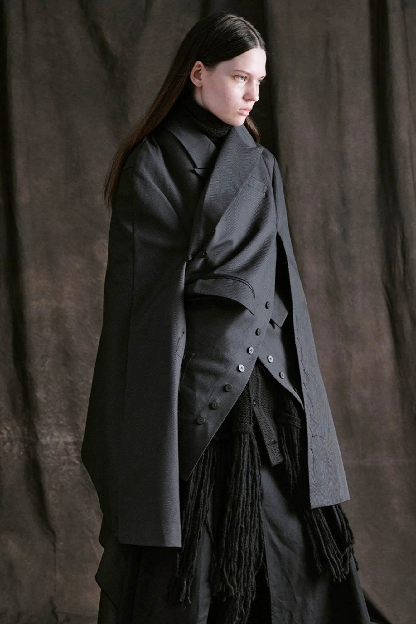 ILNya Nieternite Nifutur Mini Houndstooth Peak Lapel Slit Cape Coat