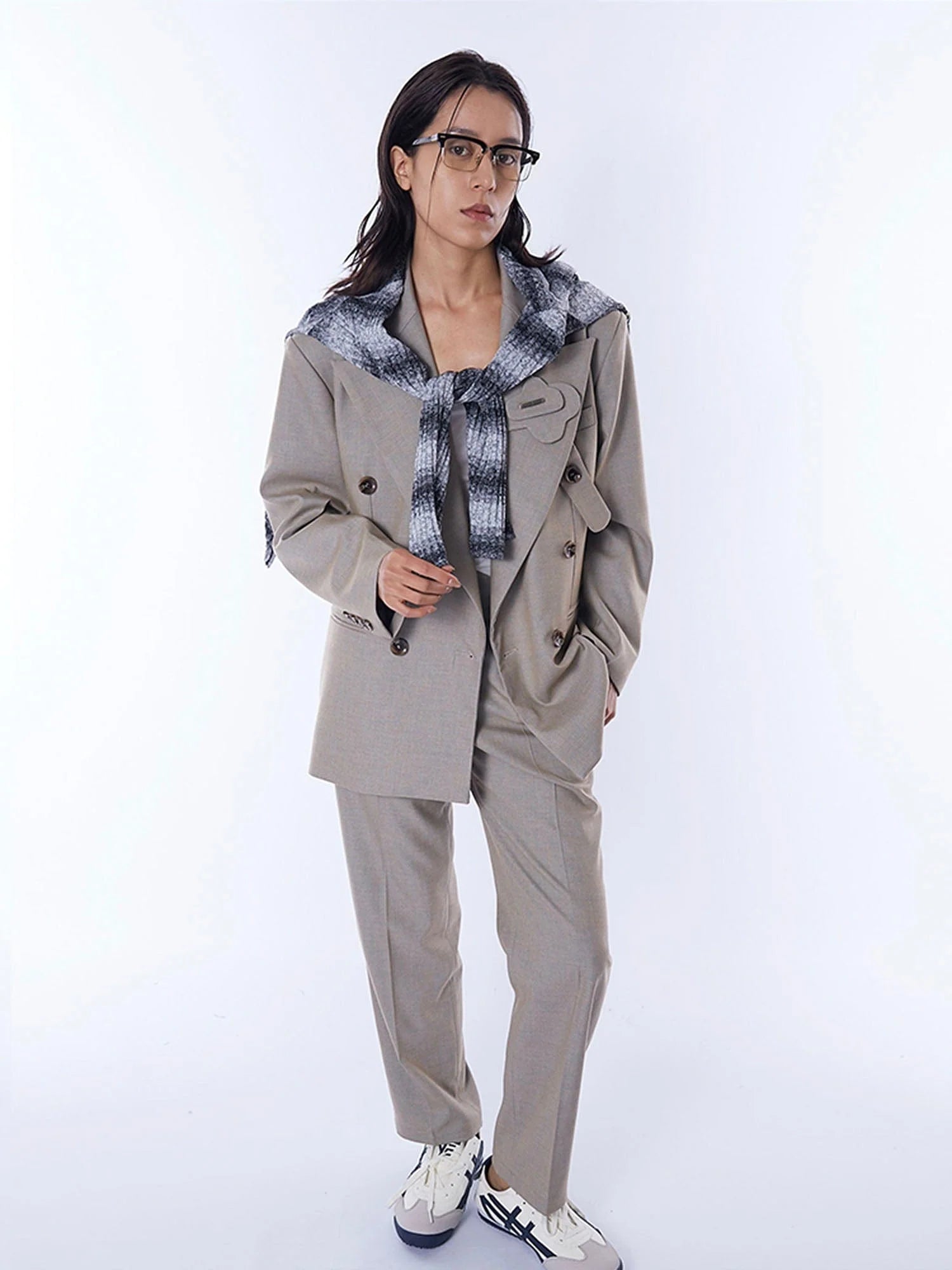 ASSEEN Floral Patch Double-Breasted Blazer