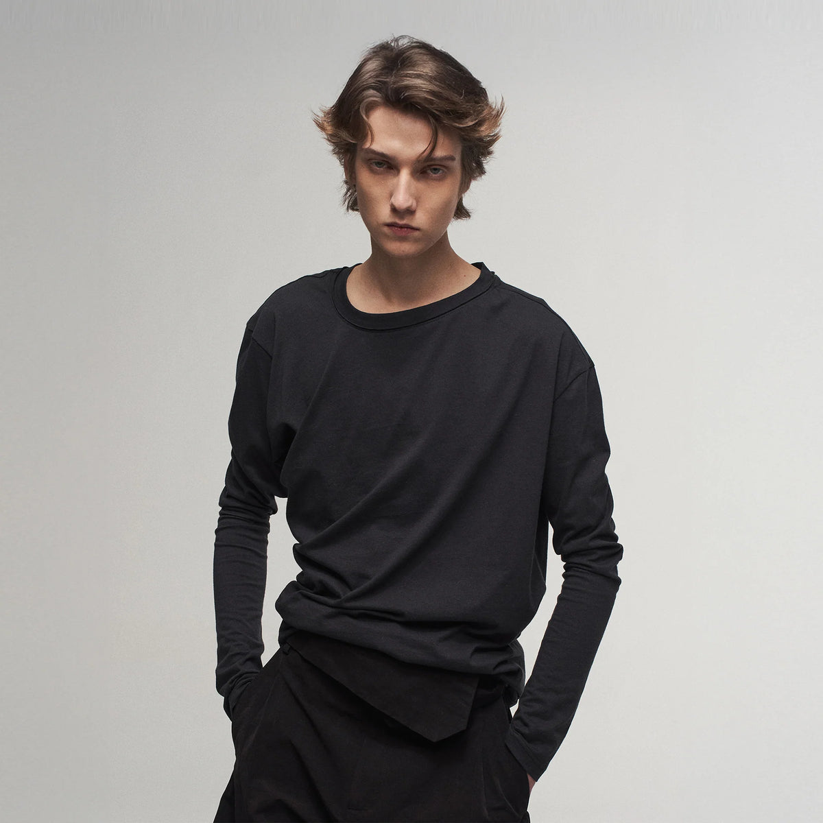 ILNya Nieternite Nifutur Asymmetrical Neckline Drape Long Sleeve Tee