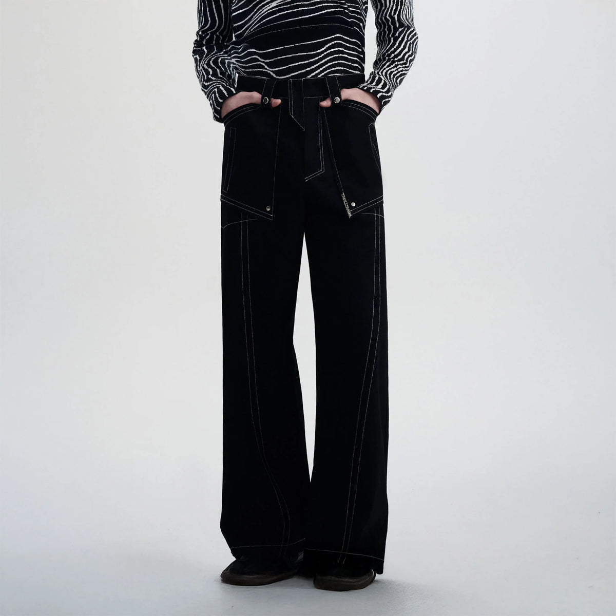 TIWILLTANG Contrast Stitched Straight-Leg Jeans