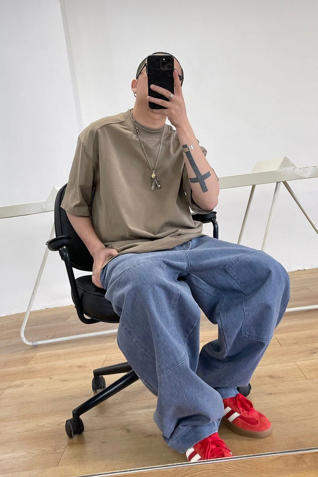 ME DA IGUAL Asymmetrical Snap Wide-Leg Cargo Jeans
