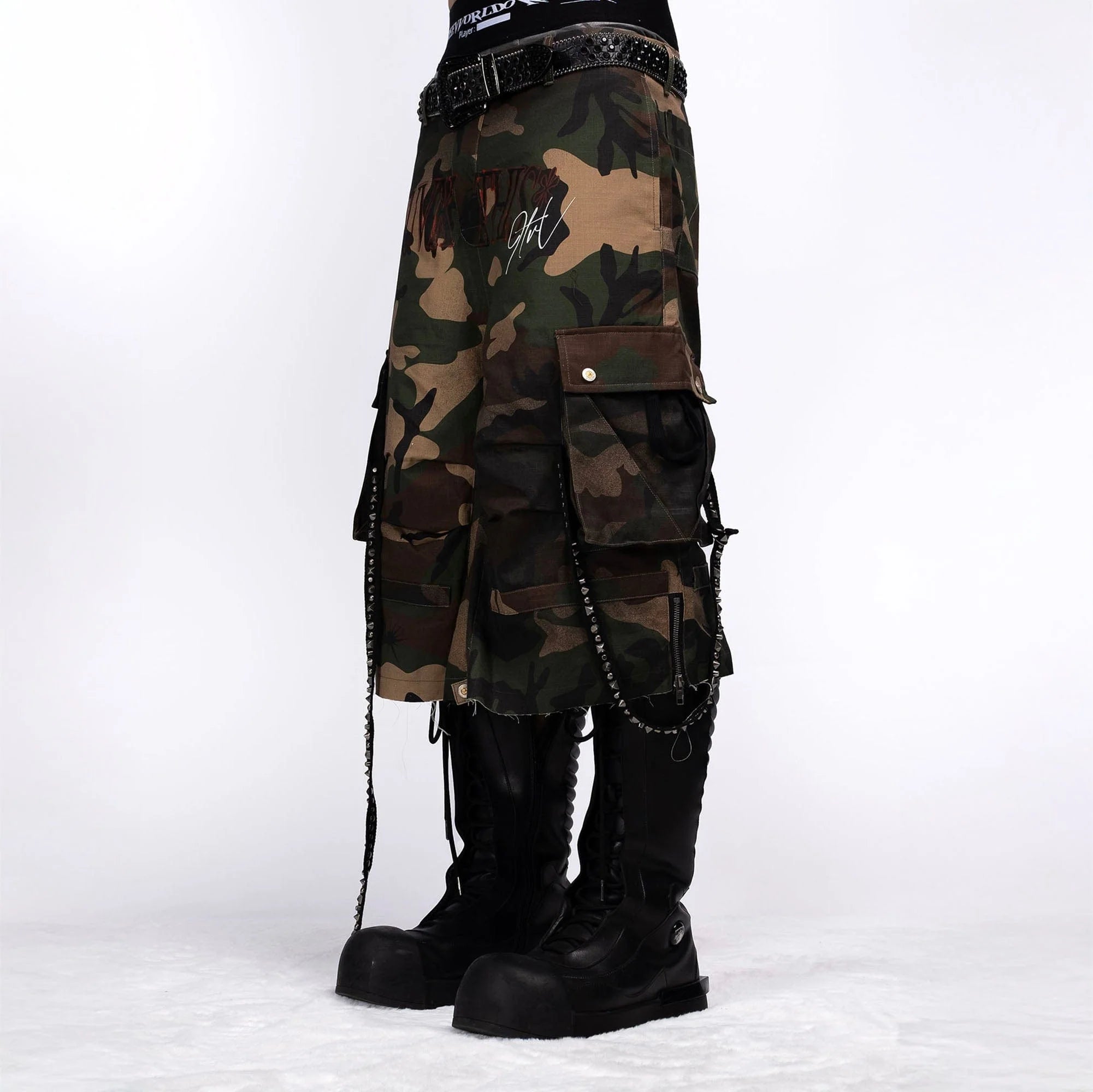 FVVO Distressed Rivet Strap Cargo Shorts Camo