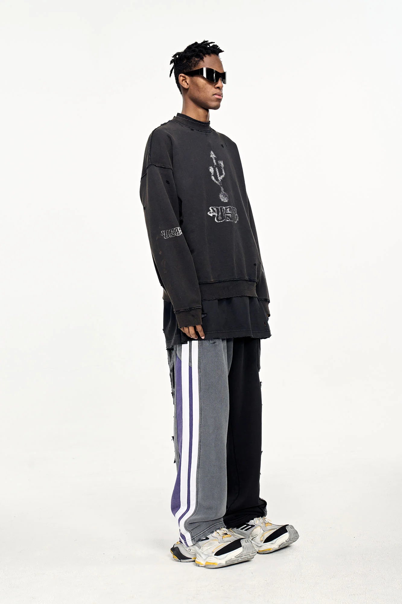 ULIPERY Distressed USB Graphic Long Sleeve Tee Black