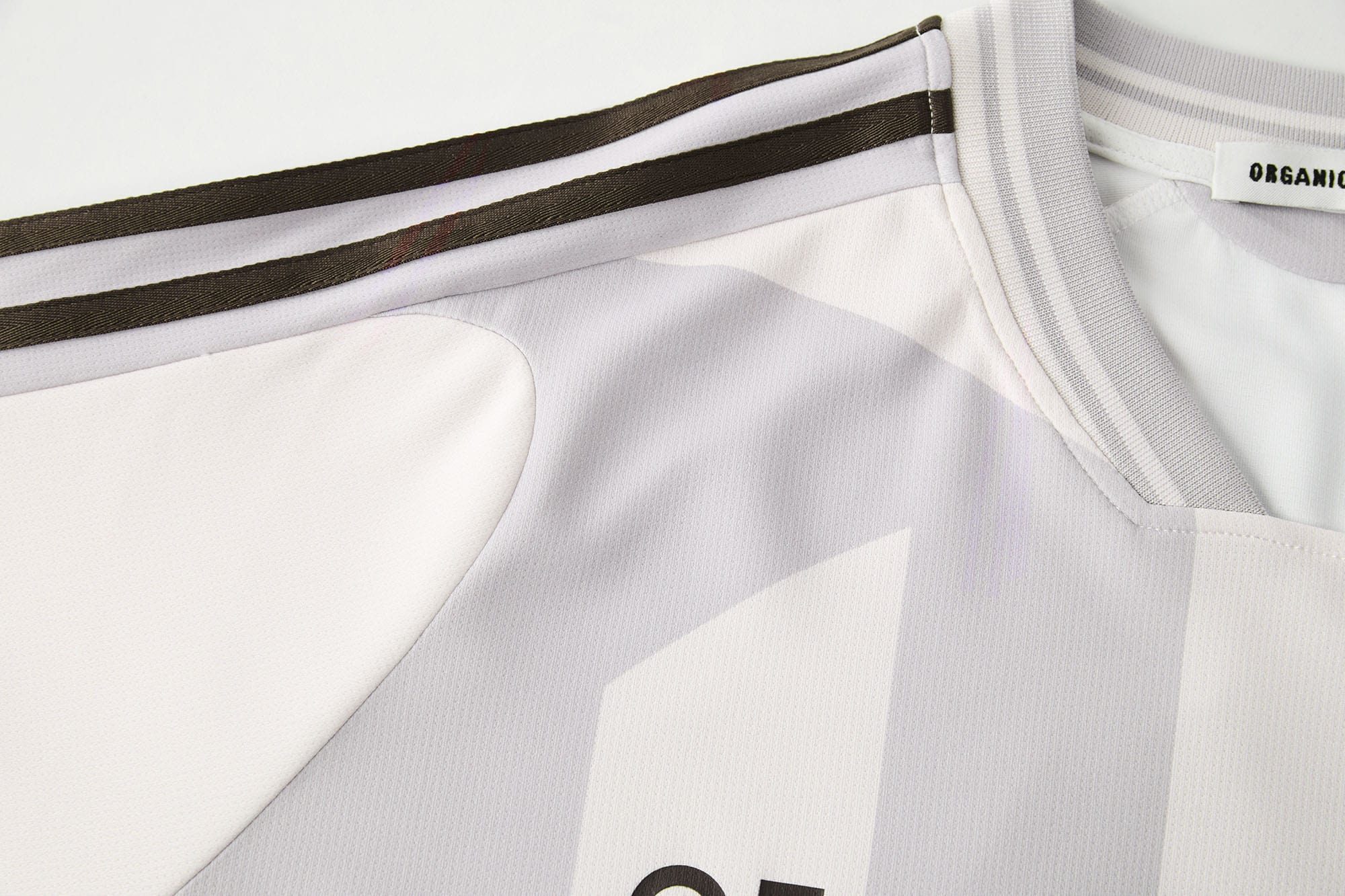ORGANIC EMOTION Striped Badge Graphics Soccer Jersey