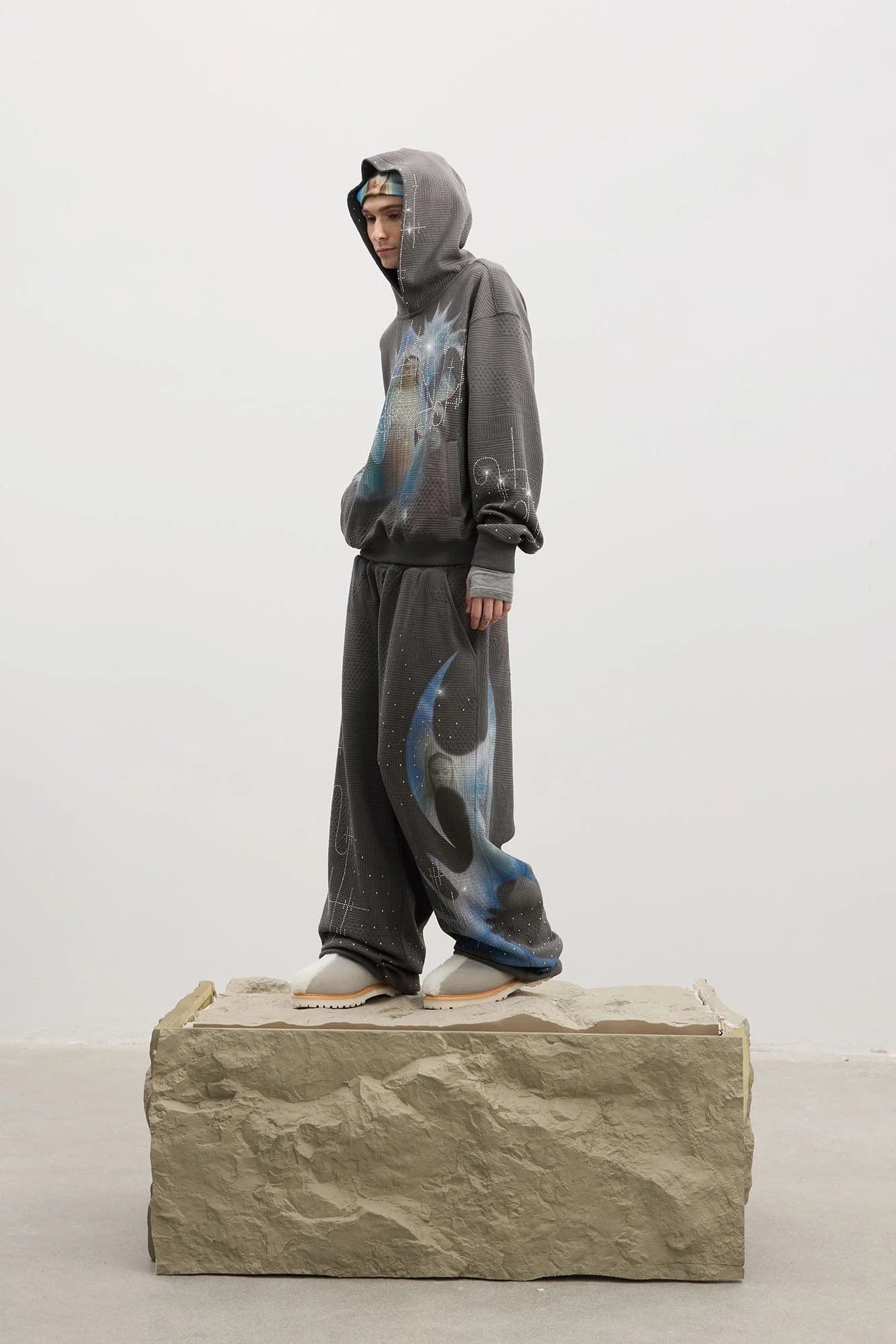 DND4DES Virgin Mary Graphic Rhinestone Sweatpants