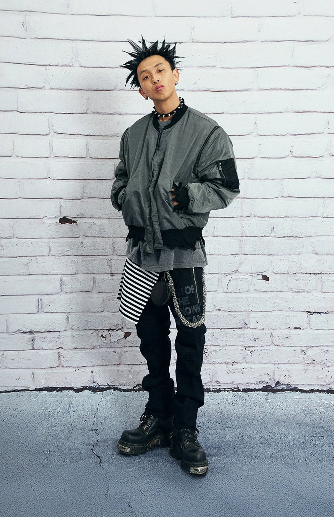 VENTUREK Retro Zipper-Spliced Raw Edge Bomber Jacket