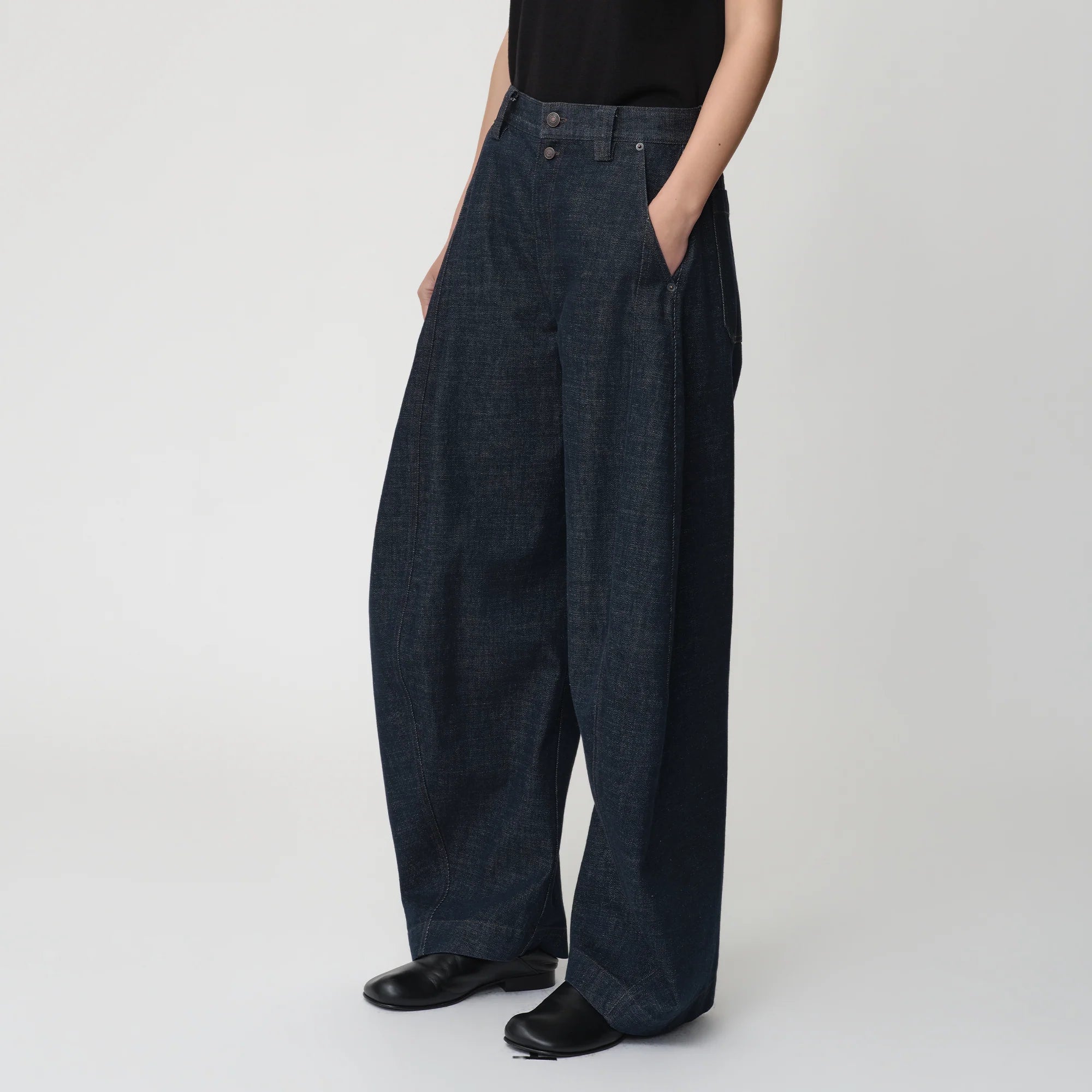 OPICLOTH Classic Indigo Curved-Leg Jeans