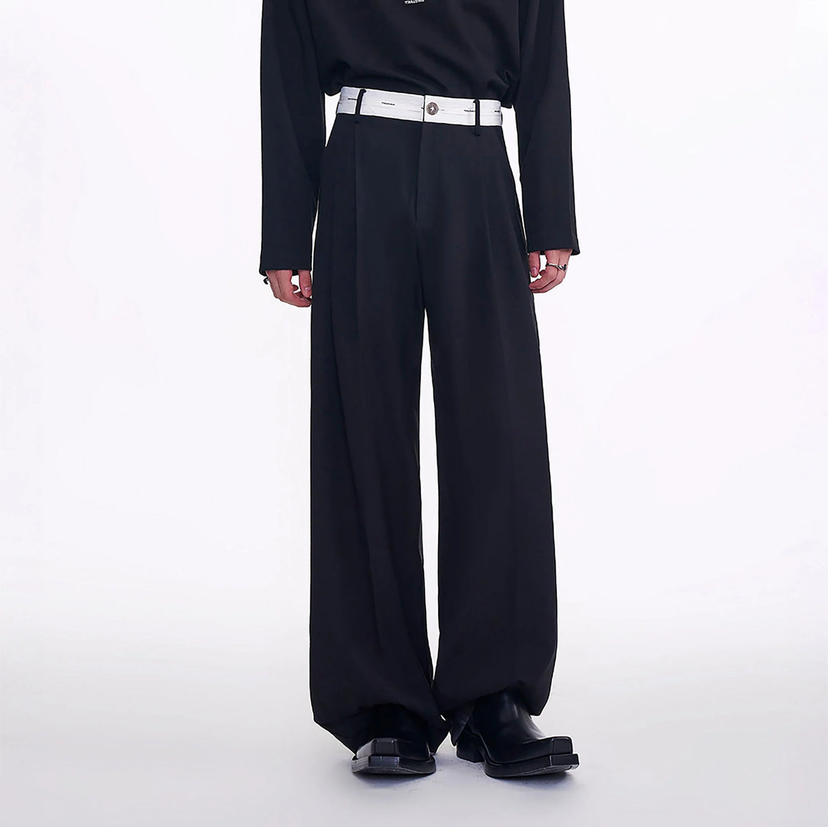TIWILLTANG Contrast Panel Pleated Straight-Leg Pants