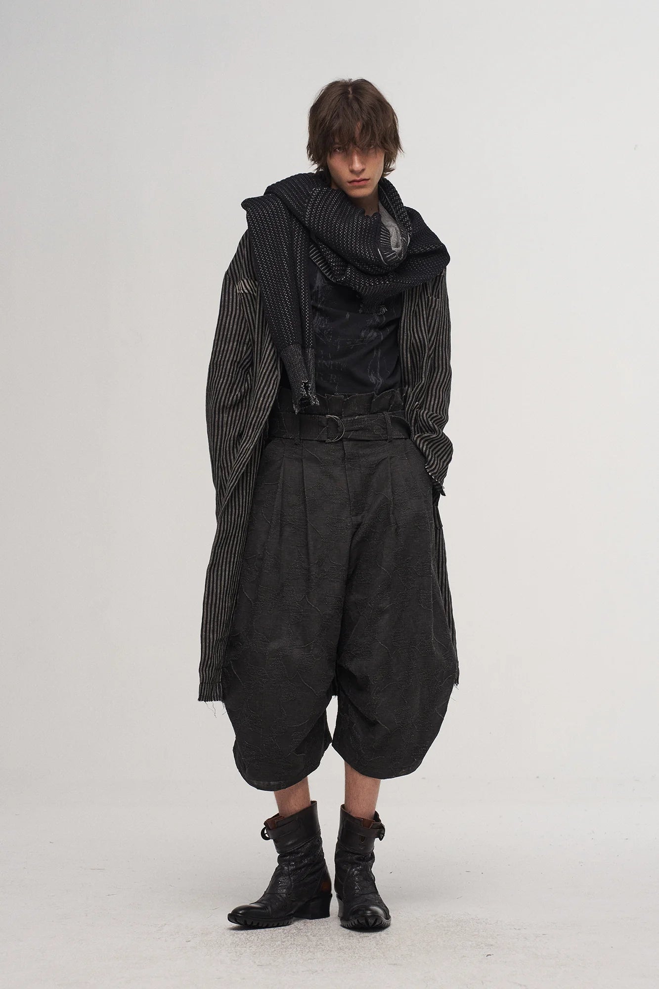 ILNya Nieternite Nifutur Frayed Edge Ribbed V-Neck Cardigan