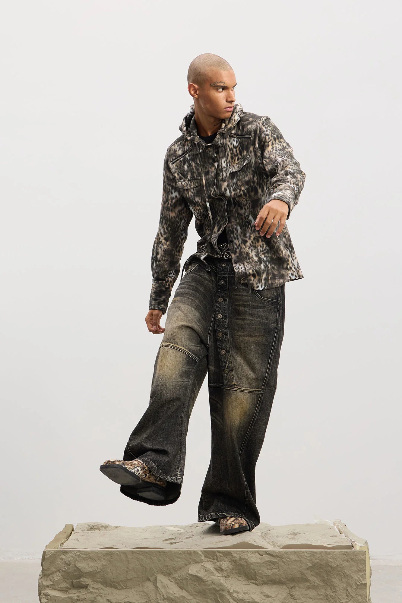 DND4DES Asymmetric Button-Fly Panel Washed Jeans