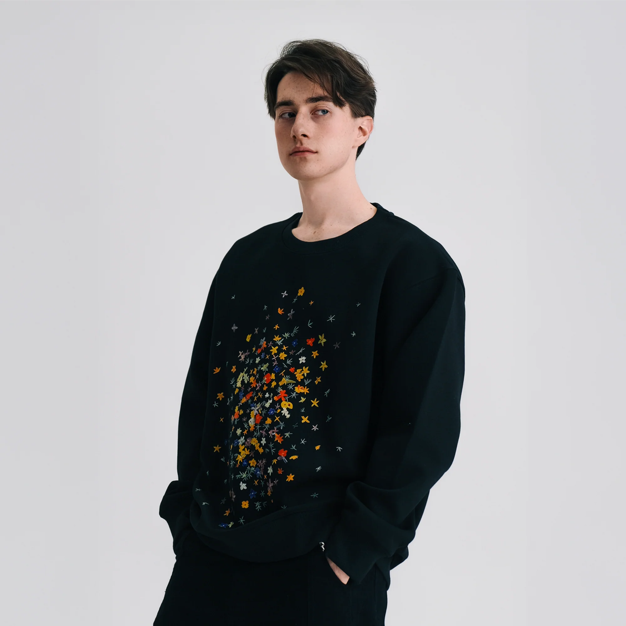 WIID Contrast Floral Graphic Crewneck Sweatshirt