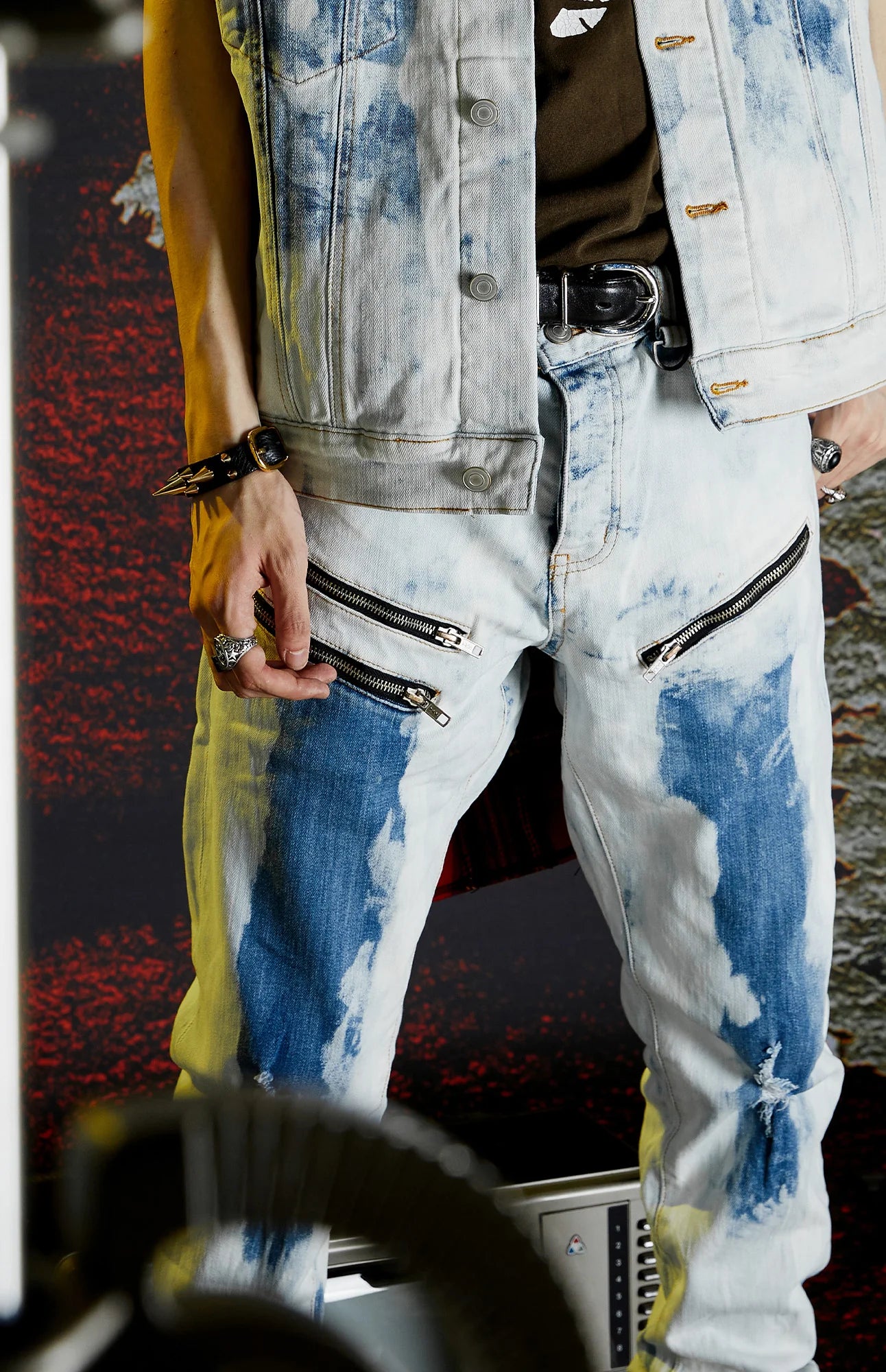 VENTUREK Distressed Washed Zippered Studded Slim Jeans