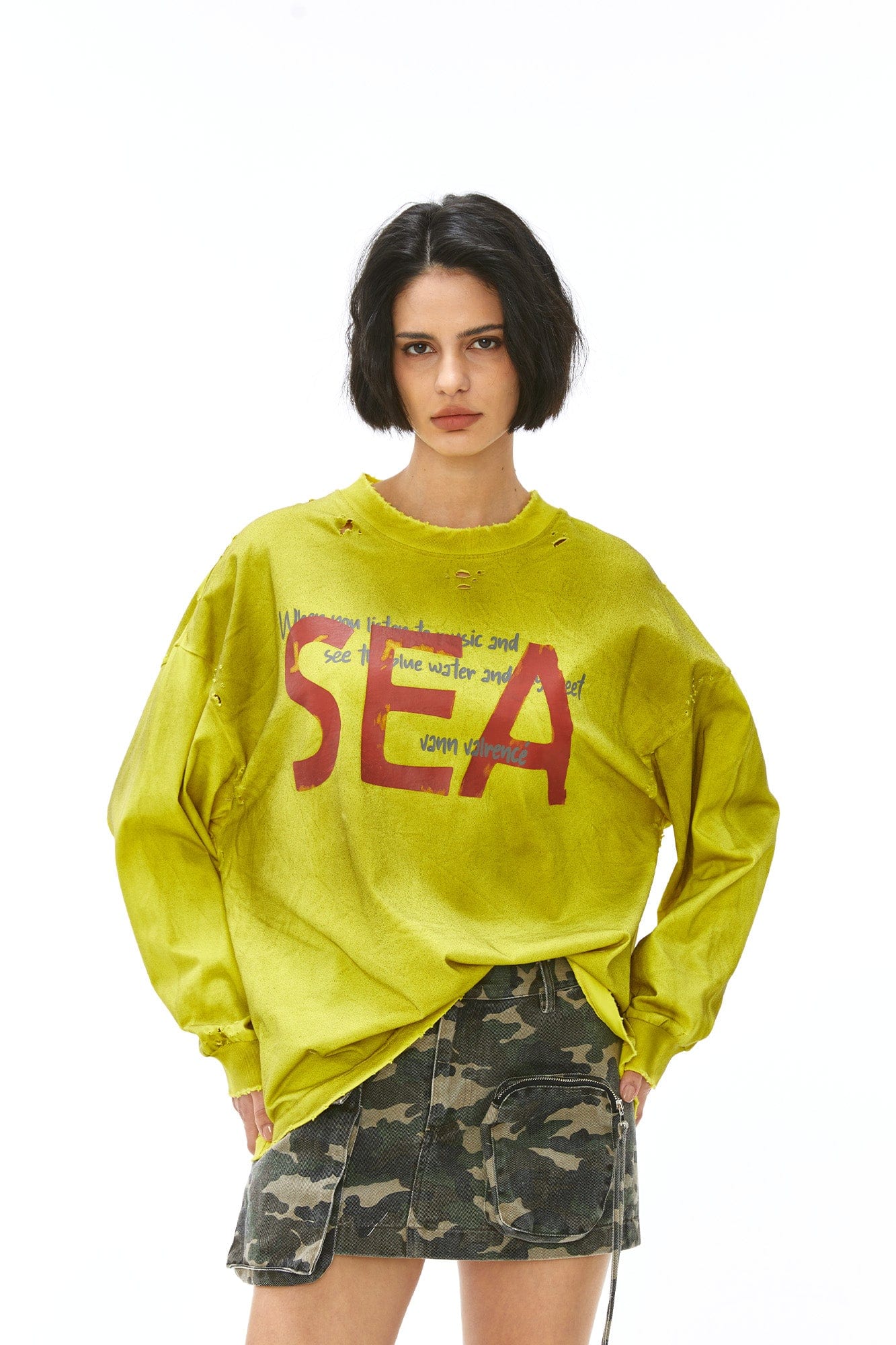 VANN VALRENCE Distressed Contrast Graphic Long-Sleeve Tee