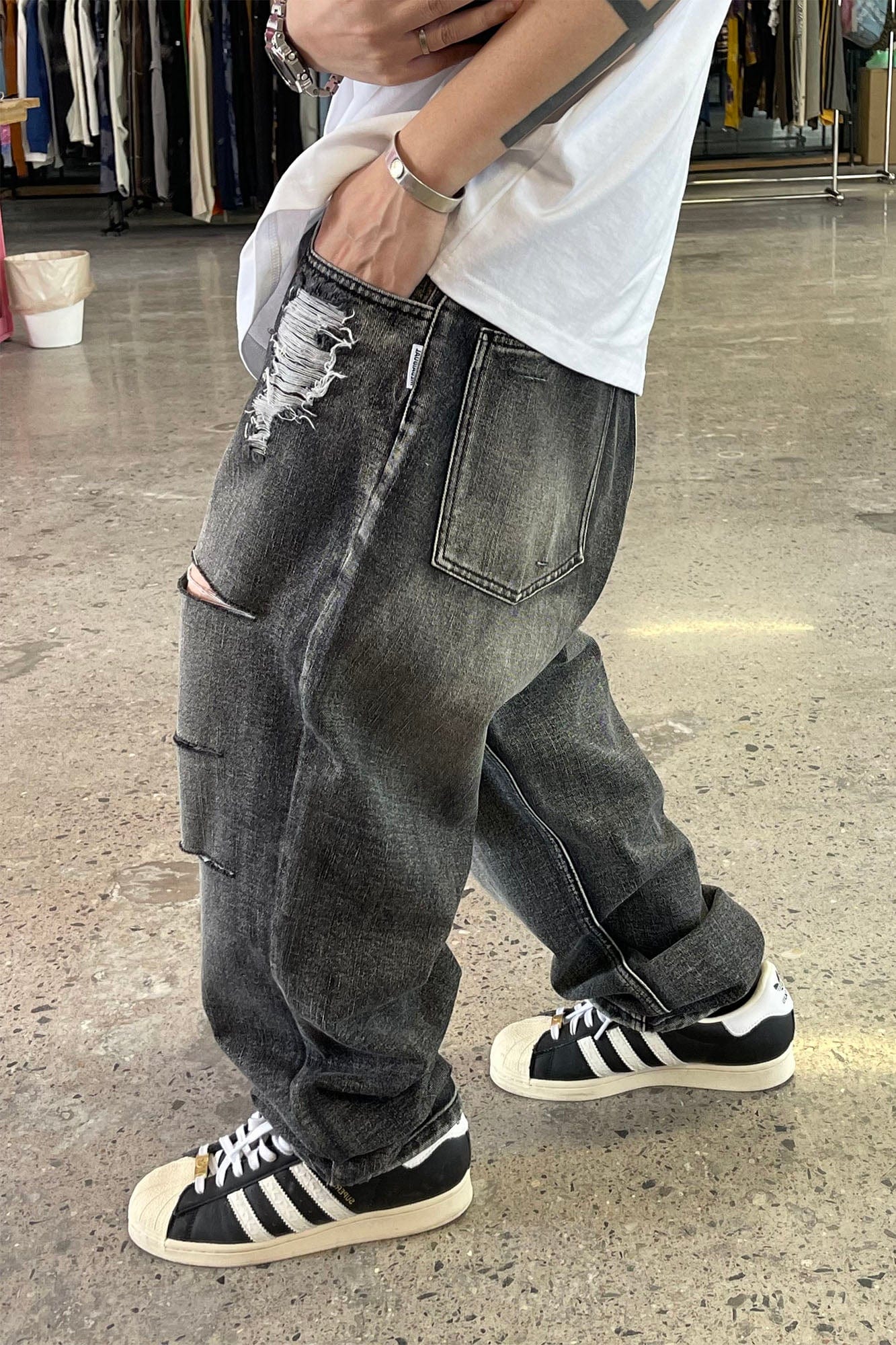 ME DA IGUAL Ripped Distressed Washed Straight-Leg Jeans
