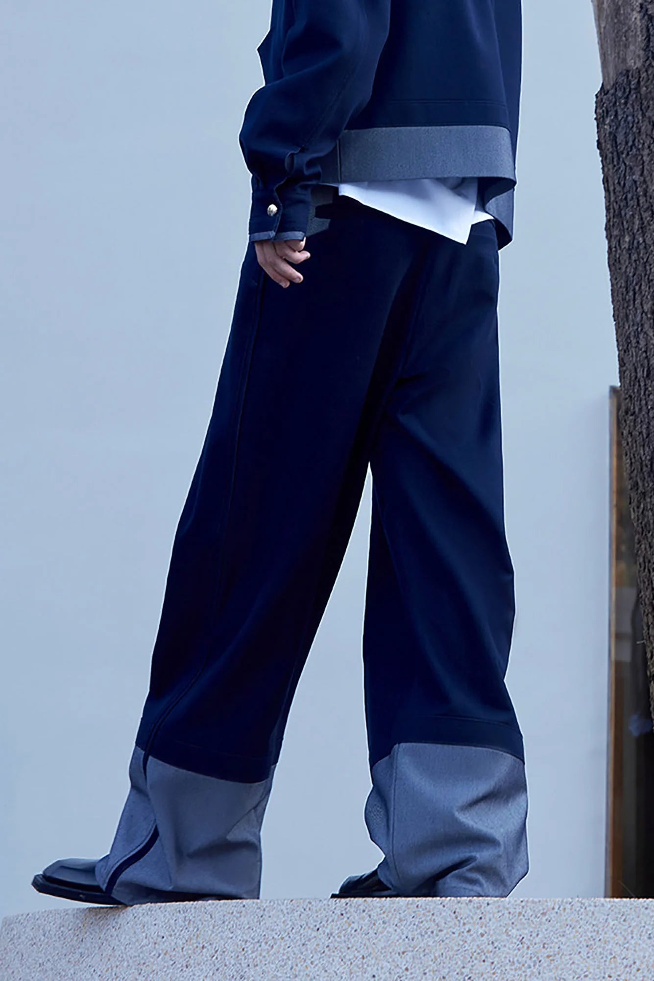 TIWILLTANG Pleats Contrast-Hem Raw Jeans