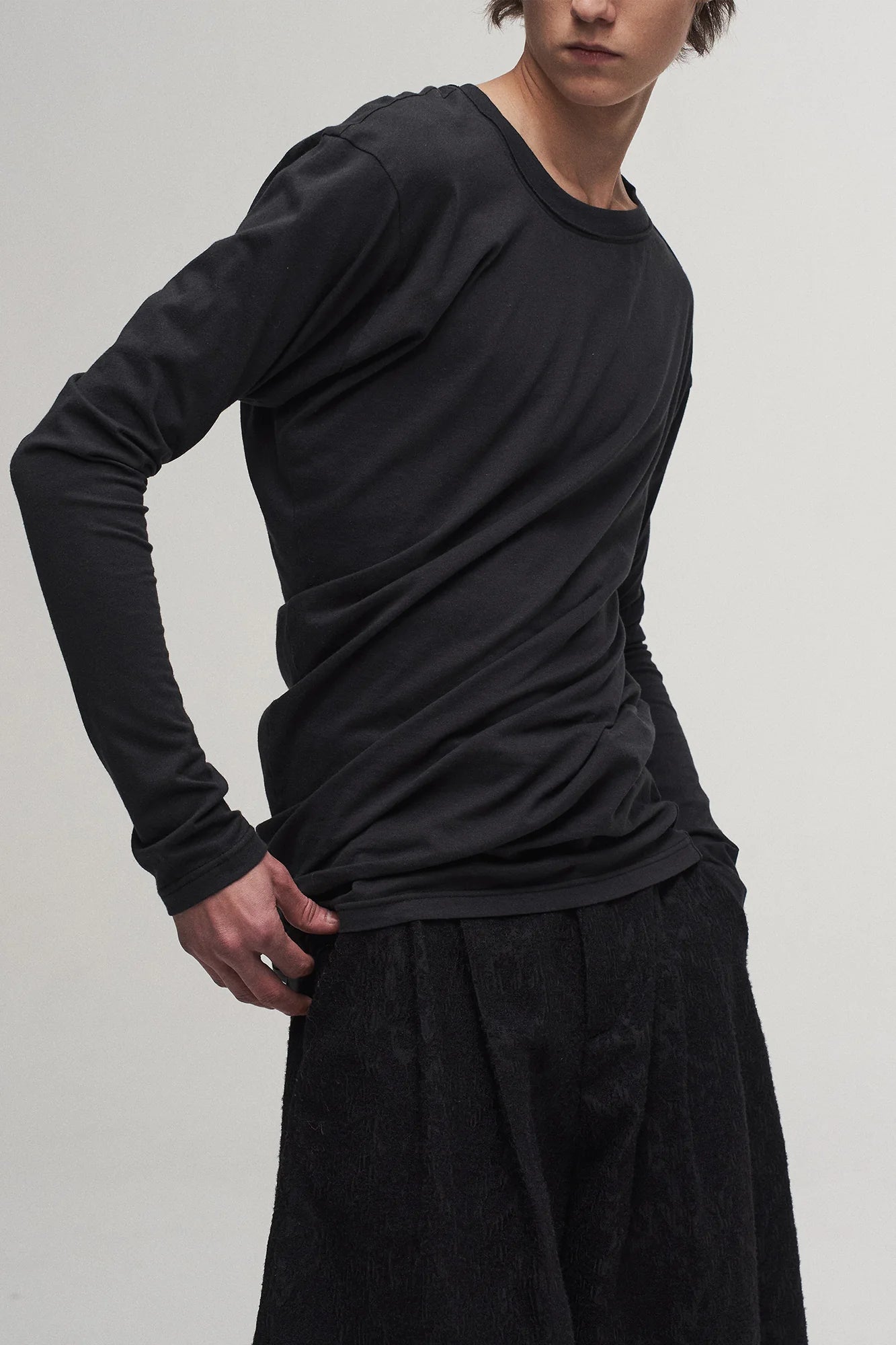 ILNya Nieternite Nifutur Asymmetrical Neckline Drape Long Sleeve Tee