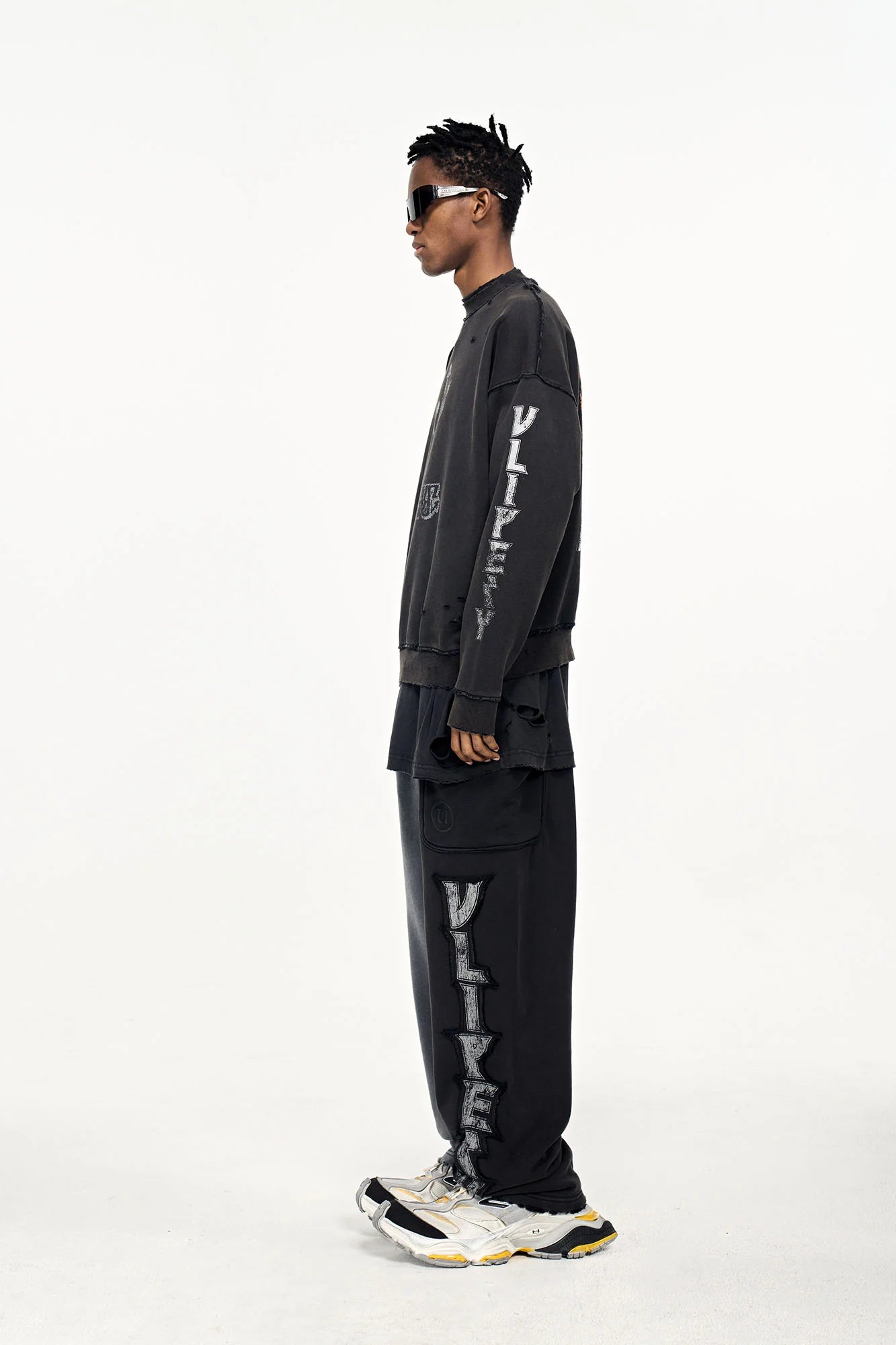 ULIPERY Distressed USB Graphic Long Sleeve Tee Black