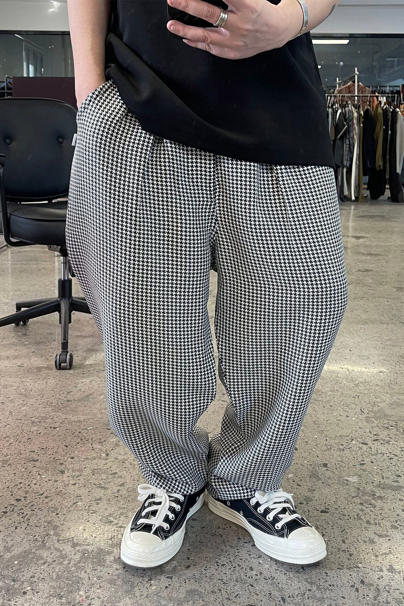 ME DA IGUAL Elastic Waist Houndstooth Tapered Trousers