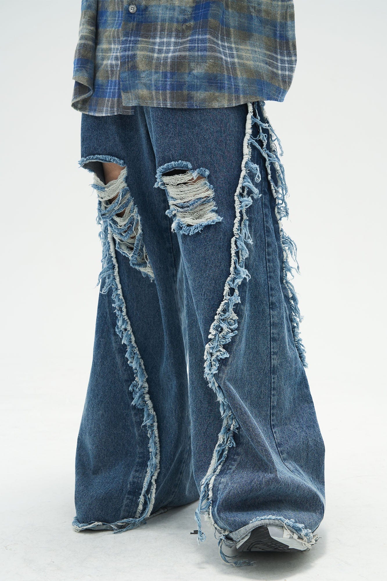RELABEL Split Heavy-Distressed Washed Denim Pants