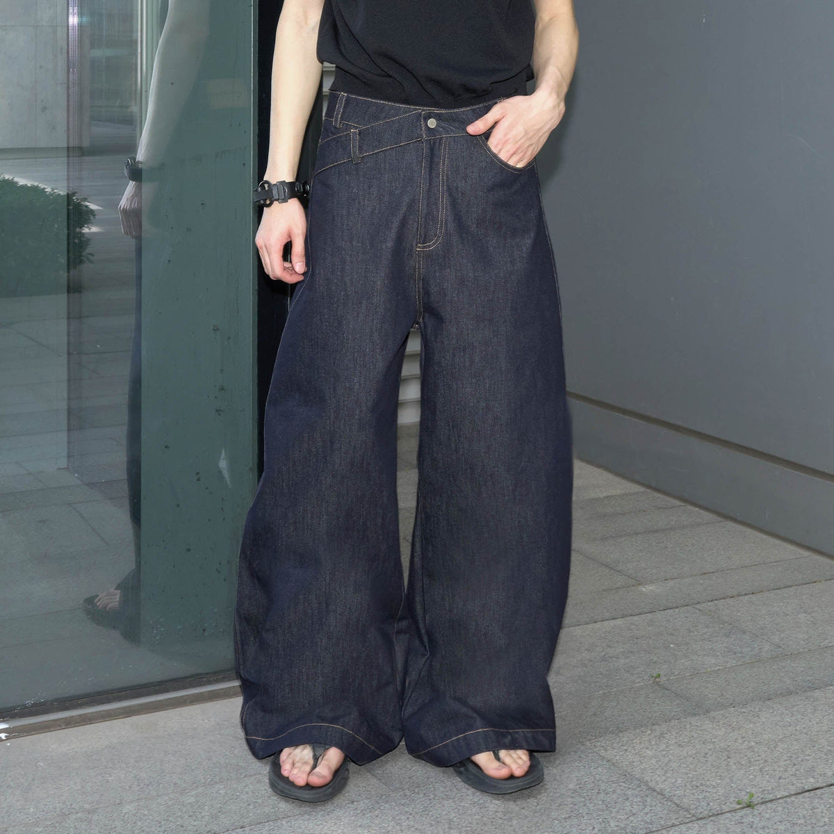 LABELROOM Asymmetrical Waist Raw Wide-Leg Jeans