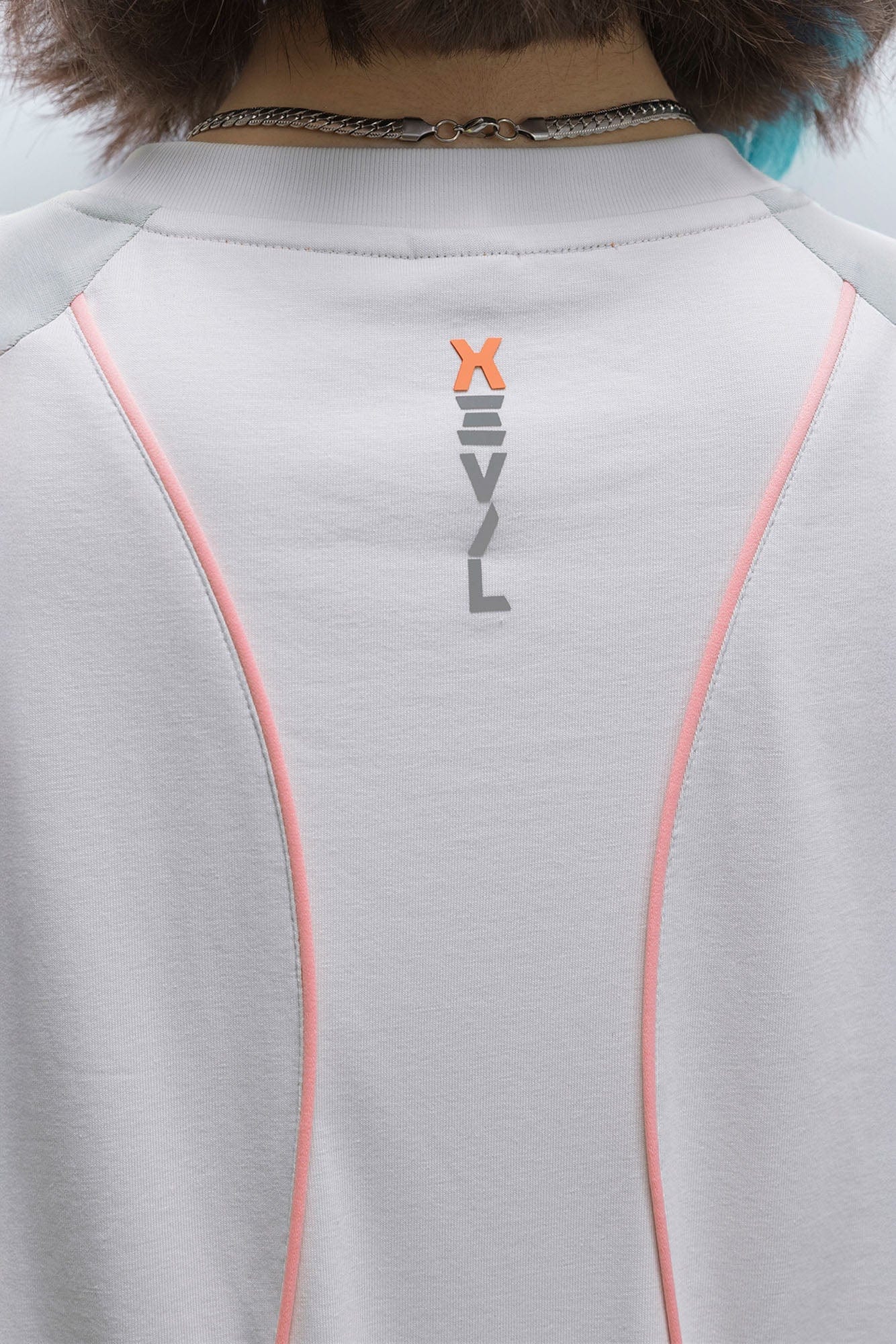 XIPHEVIL Contrast Paneled Mesh Zip-Pocket Raglan T-Shirt Ice