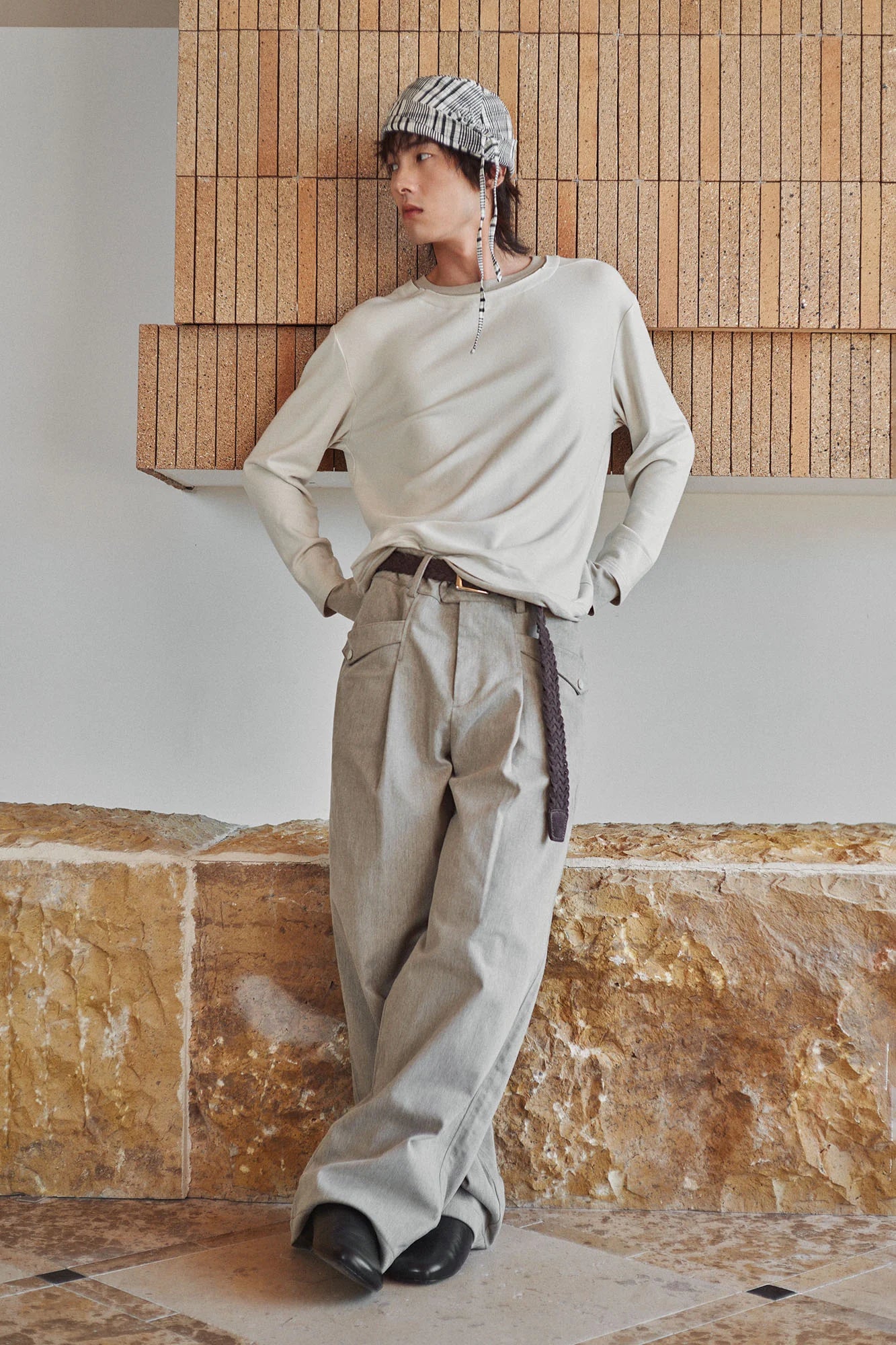 GONGHE REPUB Brushed Pleated Straight-Leg Trousers