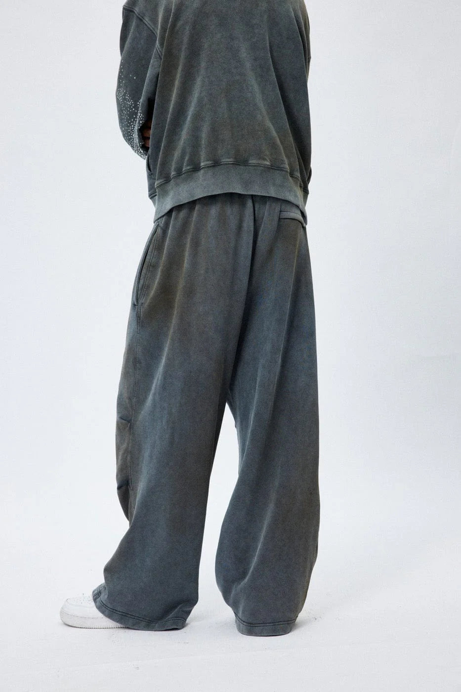 DND4DES Distressed Crinkled Baggy Sweatpants