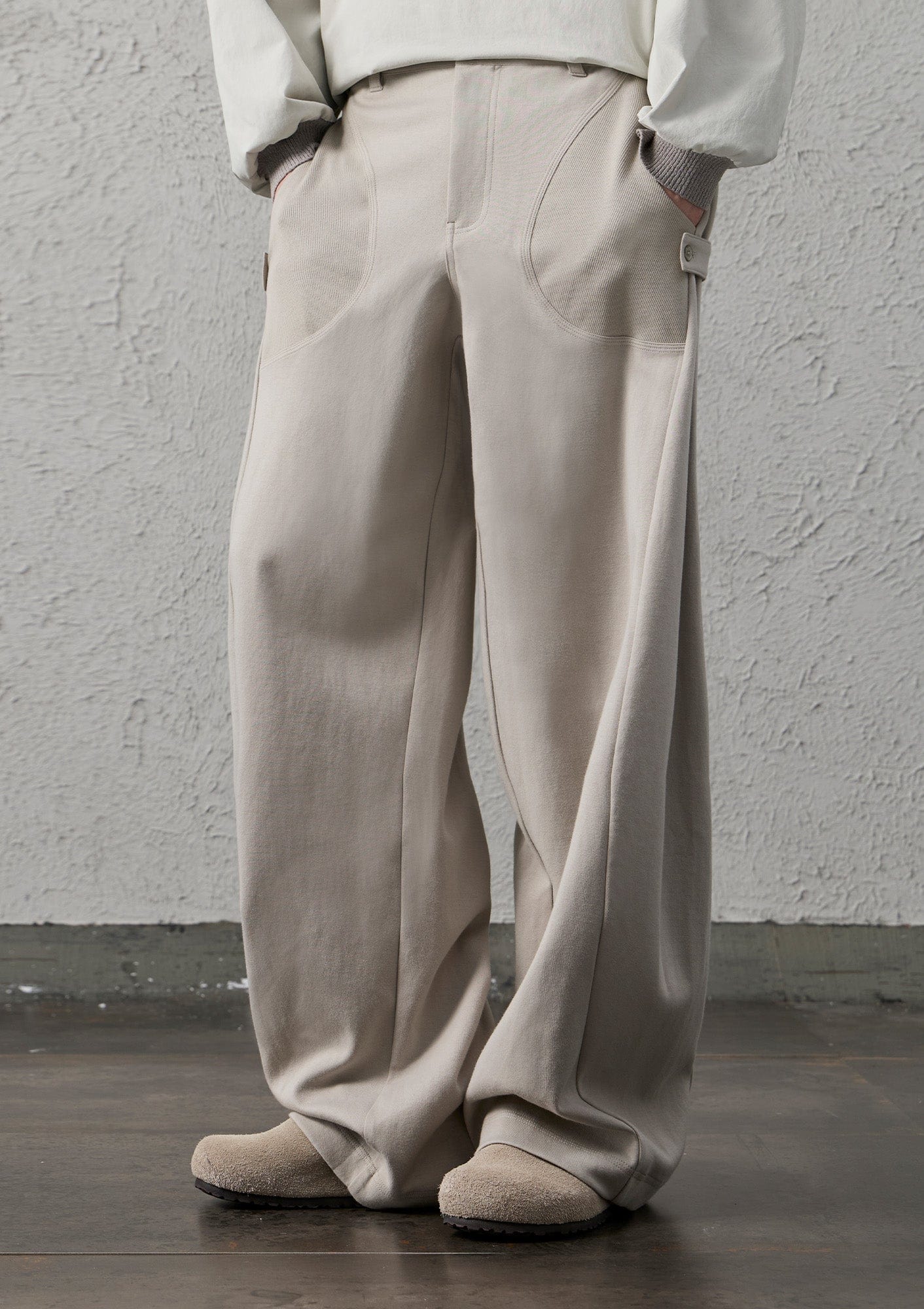 ORGANIC EMOTION Pleat Seam Curved Pants